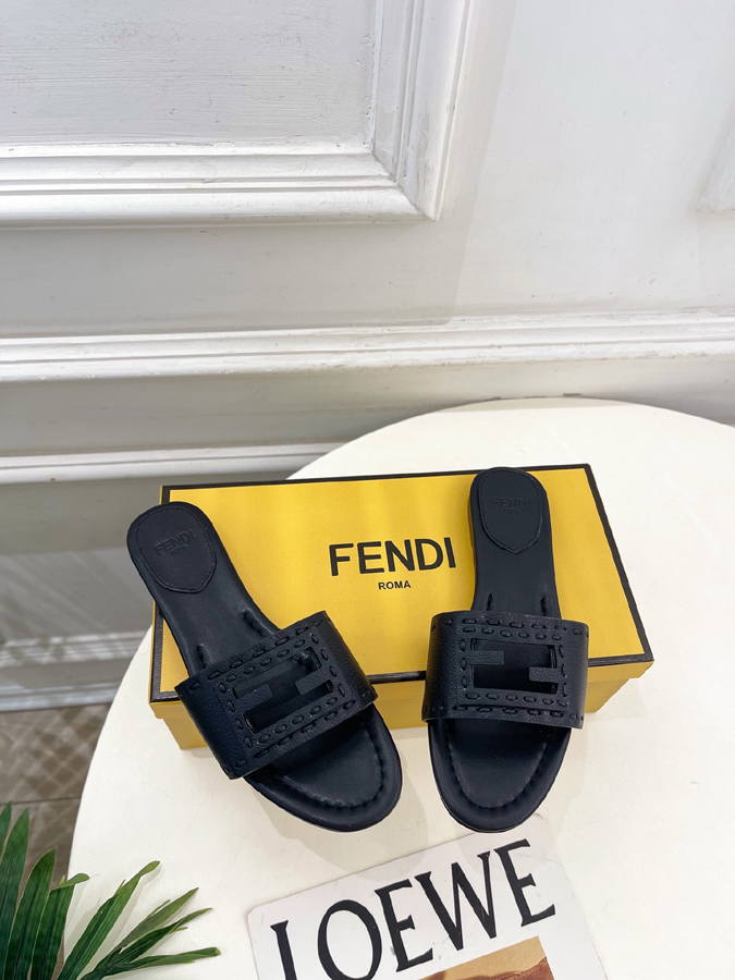 FENDI(フェンディ)| 2026春夏新作コレクション フェンディサンダルコピー - 画像 (2)