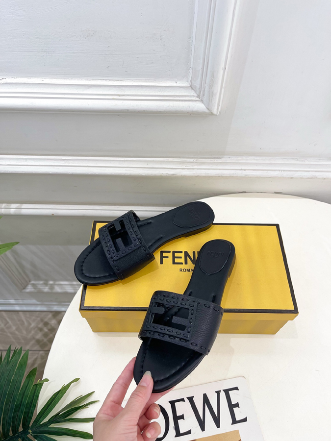 FENDI(フェンディ)| 2026春夏新作コレクション フェンディサンダルコピー - 画像 (3)