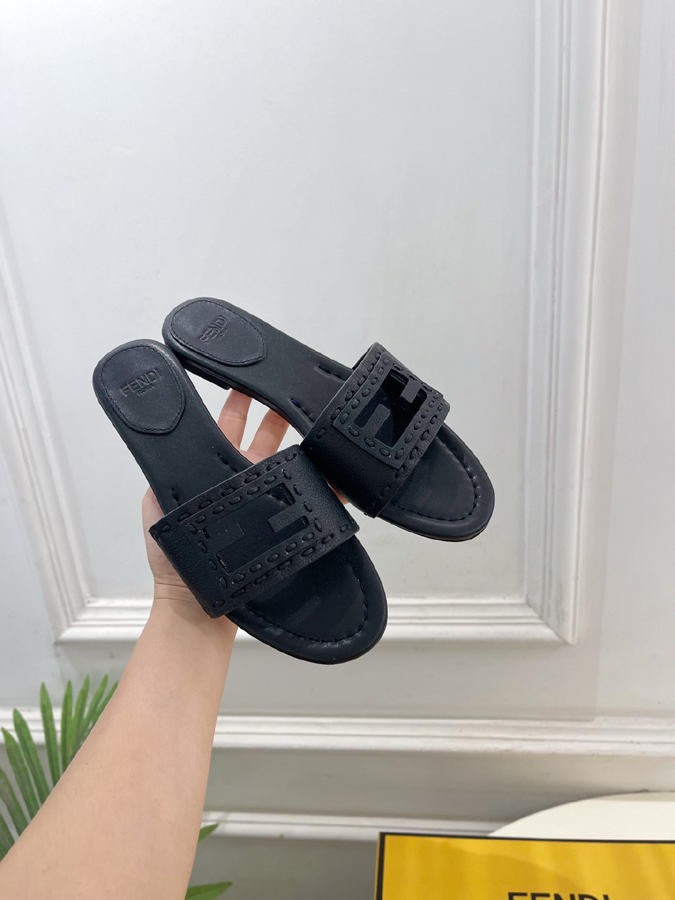FENDI(フェンディ)| 2026春夏新作コレクション フェンディサンダルコピー - 画像 (4)