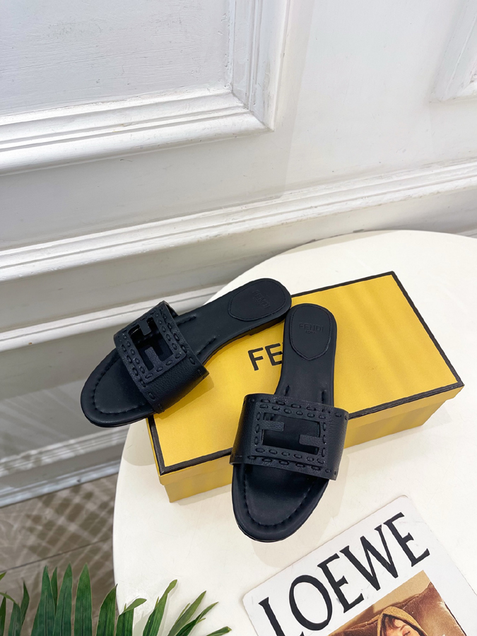 FENDI(フェンディ)| 2026春夏新作コレクション フェンディサンダルコピー - 画像 (5)