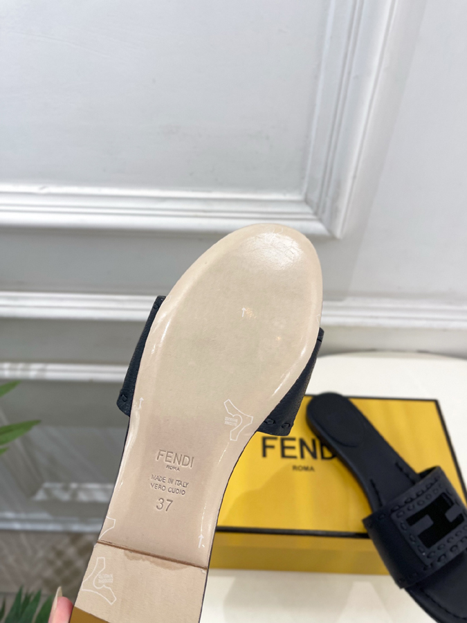 FENDI(フェンディ)| 2026春夏新作コレクション フェンディサンダルコピー - 画像 (9)