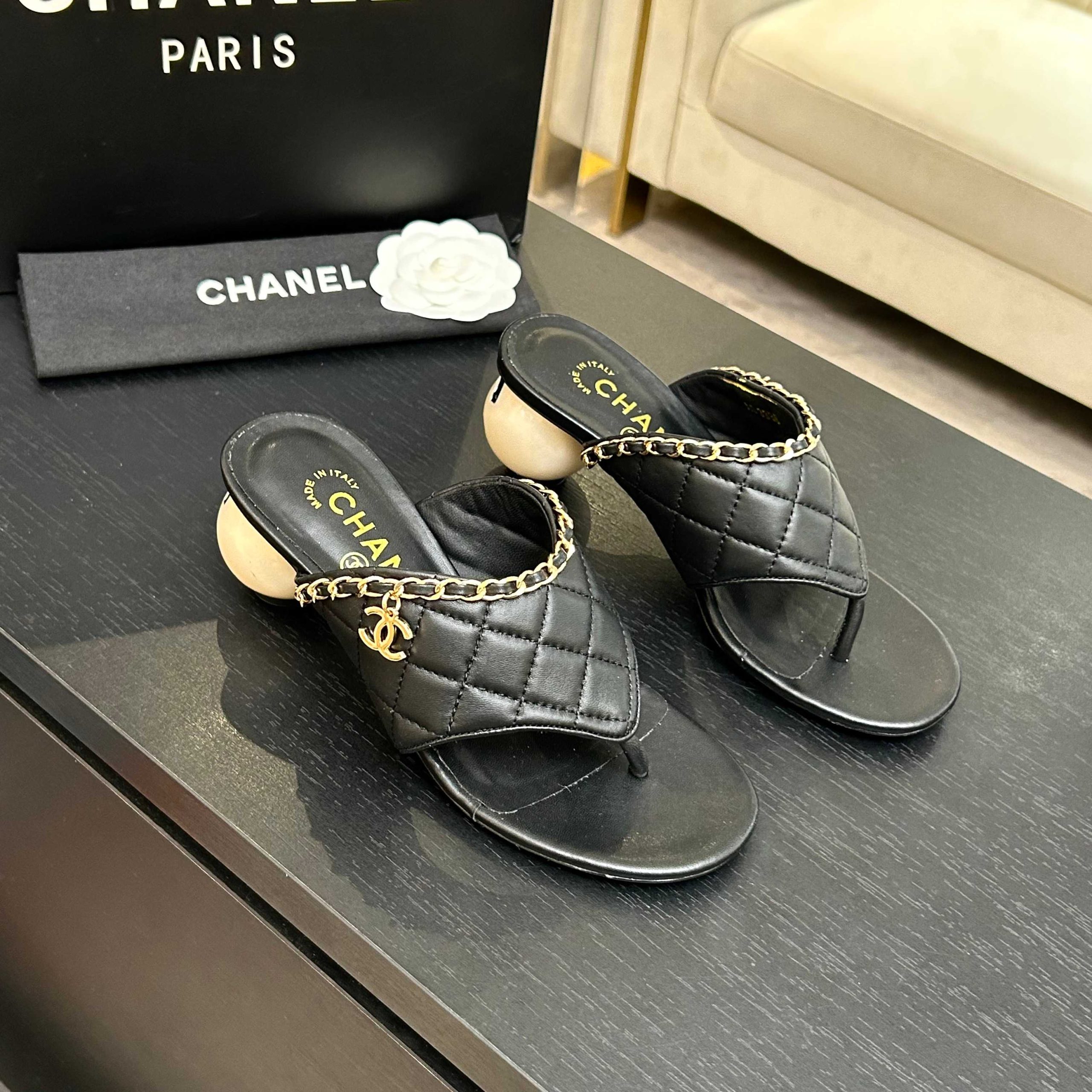 【2026SS爆売れ新作】CHANEL/シャネル チェーン&パールヒール トングサンダル ミュール シャネルサンダルブラック - 画像 (2)