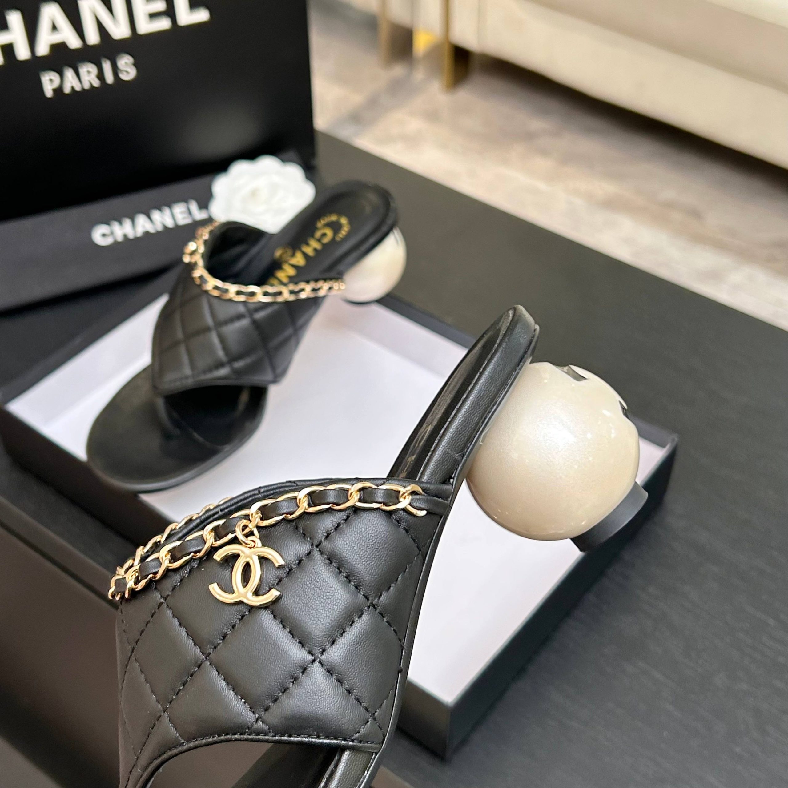 【2026SS爆売れ新作】CHANEL/シャネル チェーン&パールヒール トングサンダル ミュール シャネルサンダルブラック - 画像 (4)