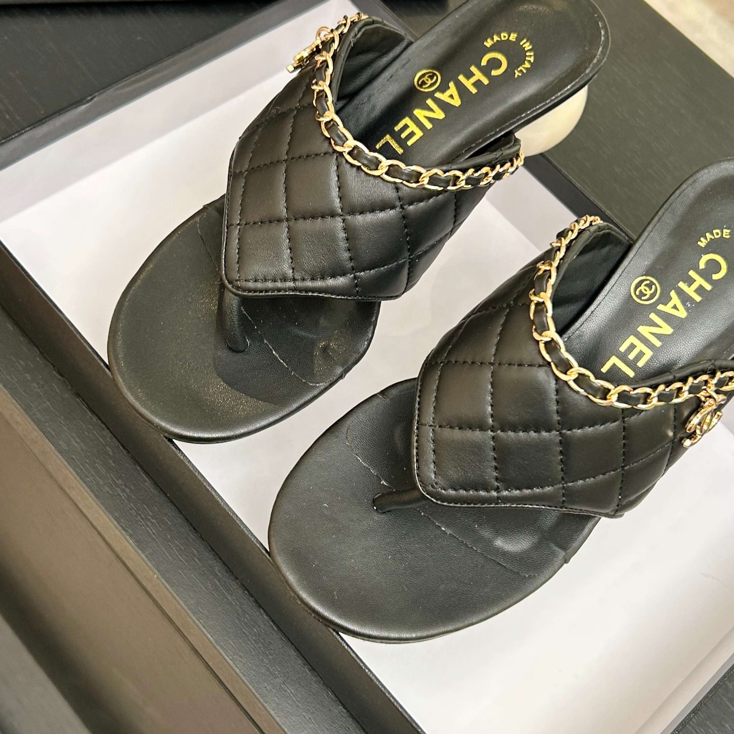 【2026SS爆売れ新作】CHANEL/シャネル チェーン&パールヒール トングサンダル ミュール シャネルサンダルブラック - 画像 (5)