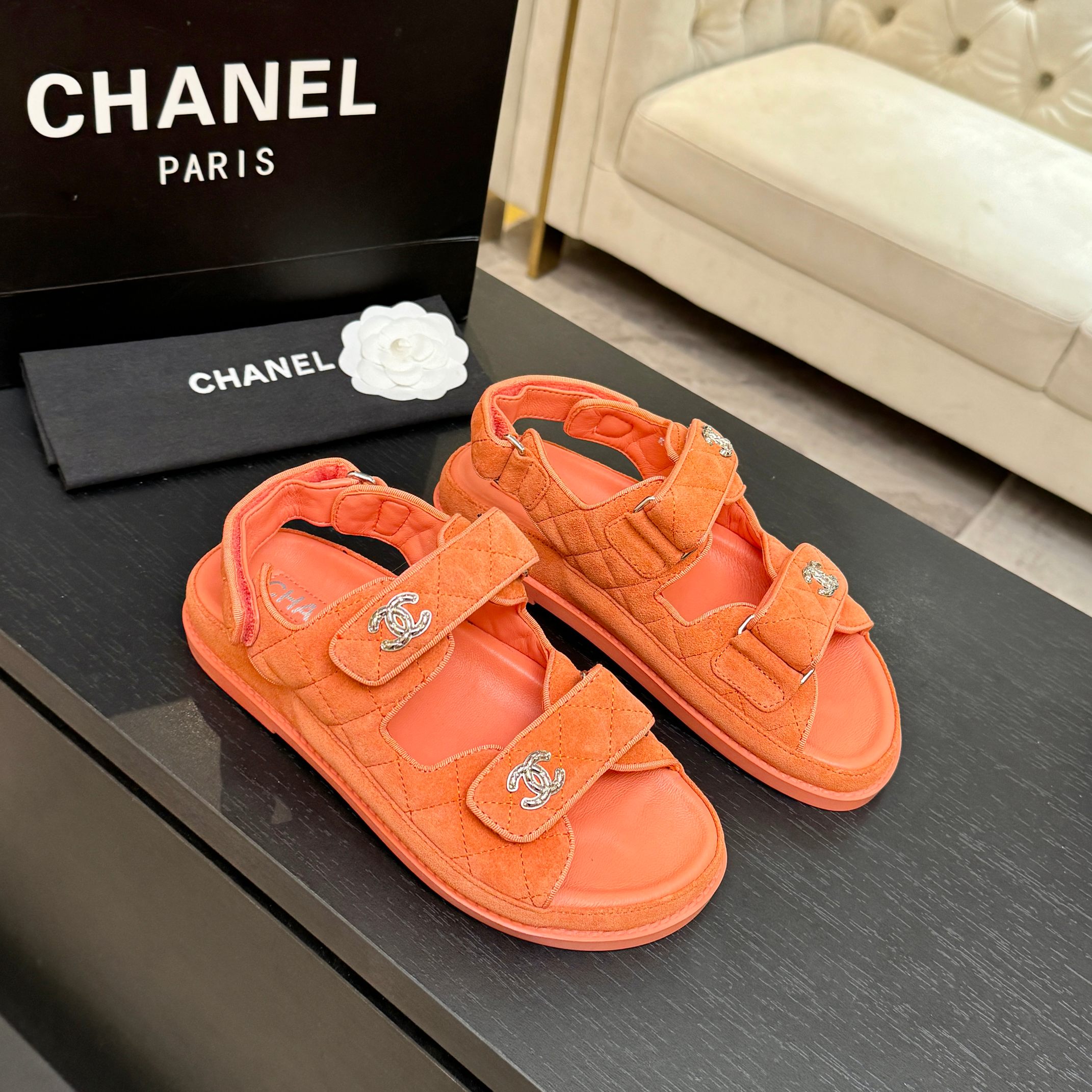 CHANEL(シャネル) × サンダル・ミュール(レディース)マジックテープ サンダル登場 シャネルサンダルメルカリ - 画像 (2)