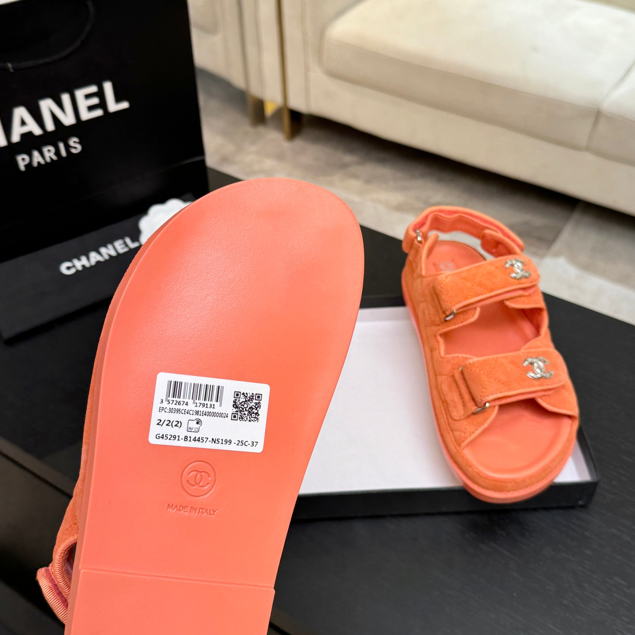 CHANEL(シャネル) × サンダル・ミュール(レディース)マジックテープ サンダル登場 シャネルサンダルメルカリ - 画像 (4)