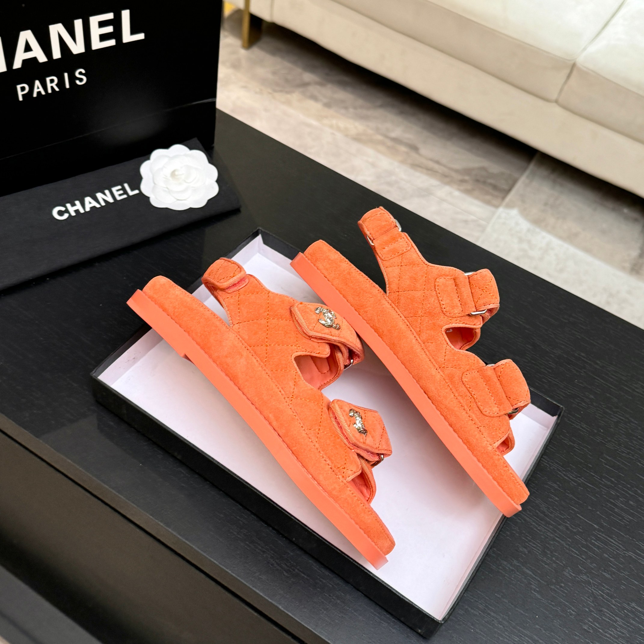 CHANEL(シャネル) × サンダル・ミュール(レディース)マジックテープ サンダル登場 シャネルサンダルメルカリ - 画像 (5)