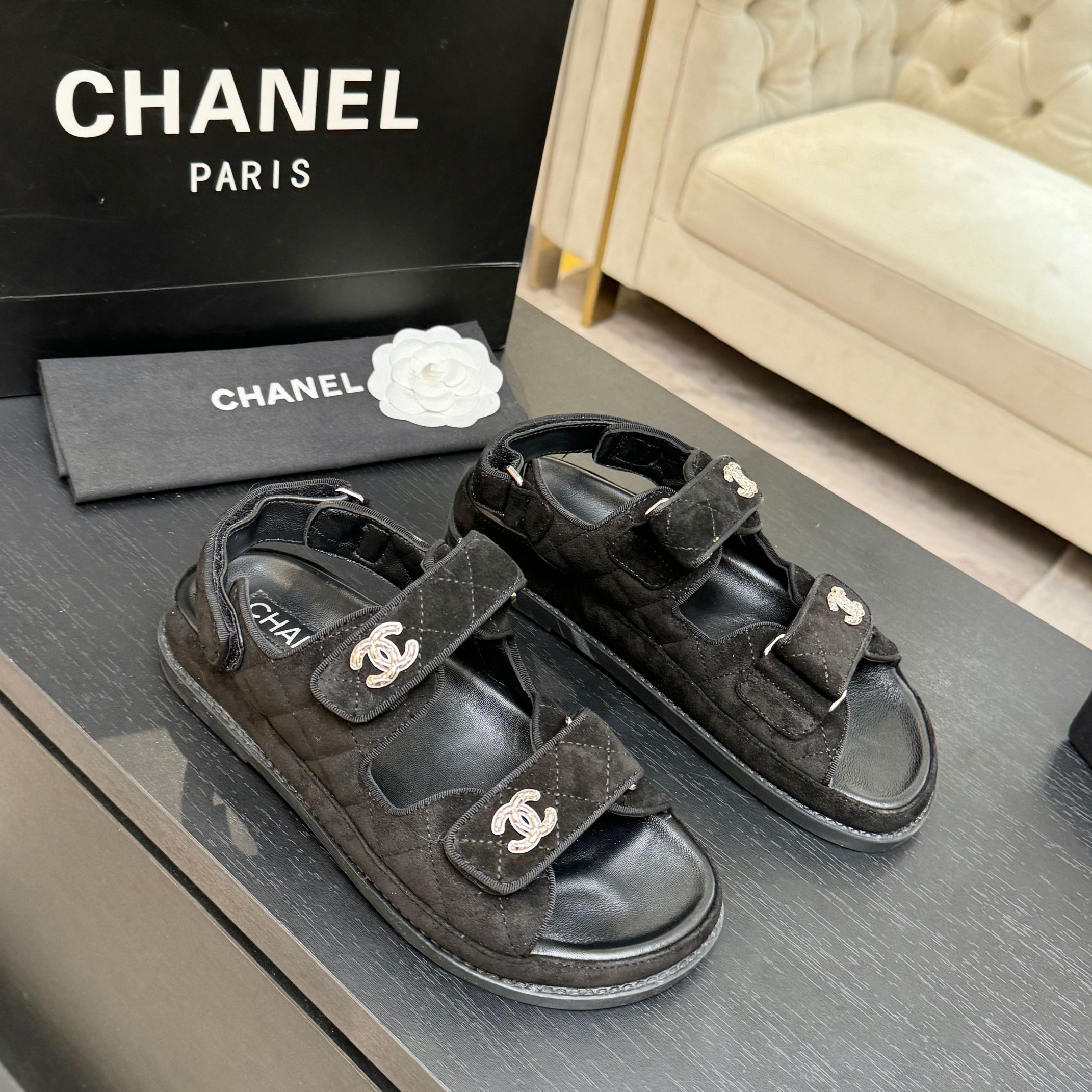 CHANEL(シャネル) × サンダル・ミュール(レディース)マジックテープ サンダル登場 シャネルサンダル ブラック - 画像 (2)