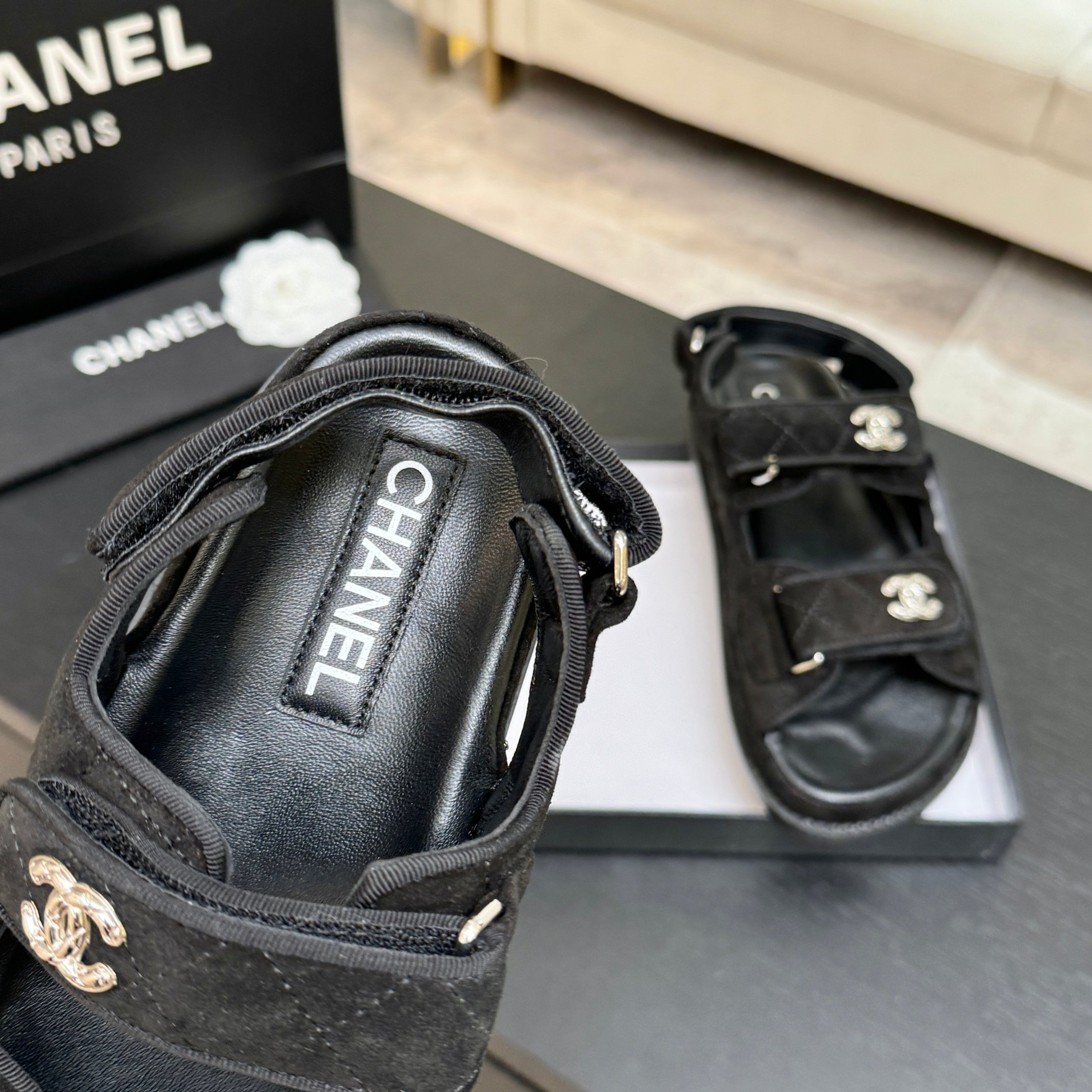 CHANEL(シャネル) × サンダル・ミュール(レディース)マジックテープ サンダル登場 シャネルサンダル ブラック - 画像 (3)