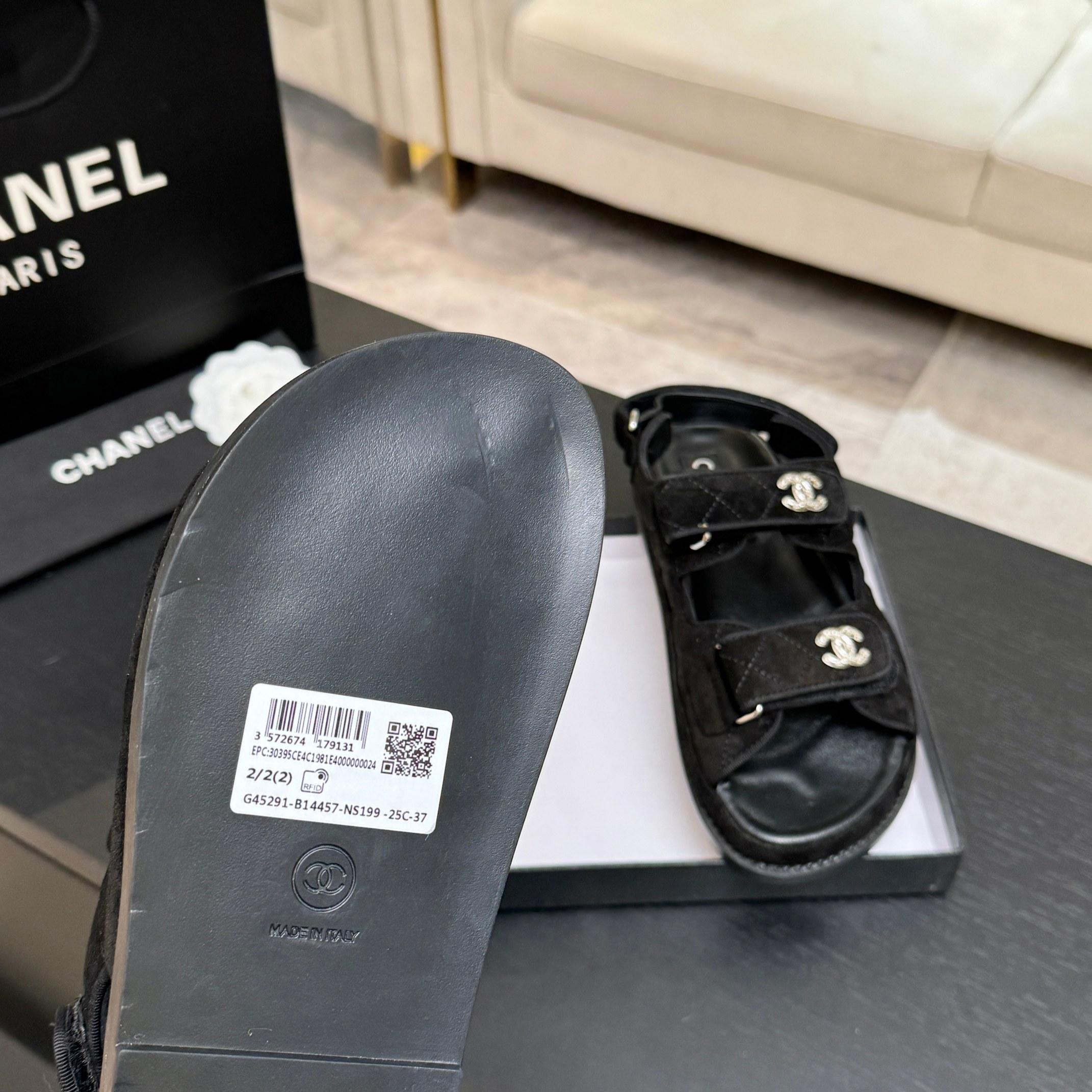 CHANEL(シャネル) × サンダル・ミュール(レディース)マジックテープ サンダル登場 シャネルサンダル ブラック - 画像 (4)