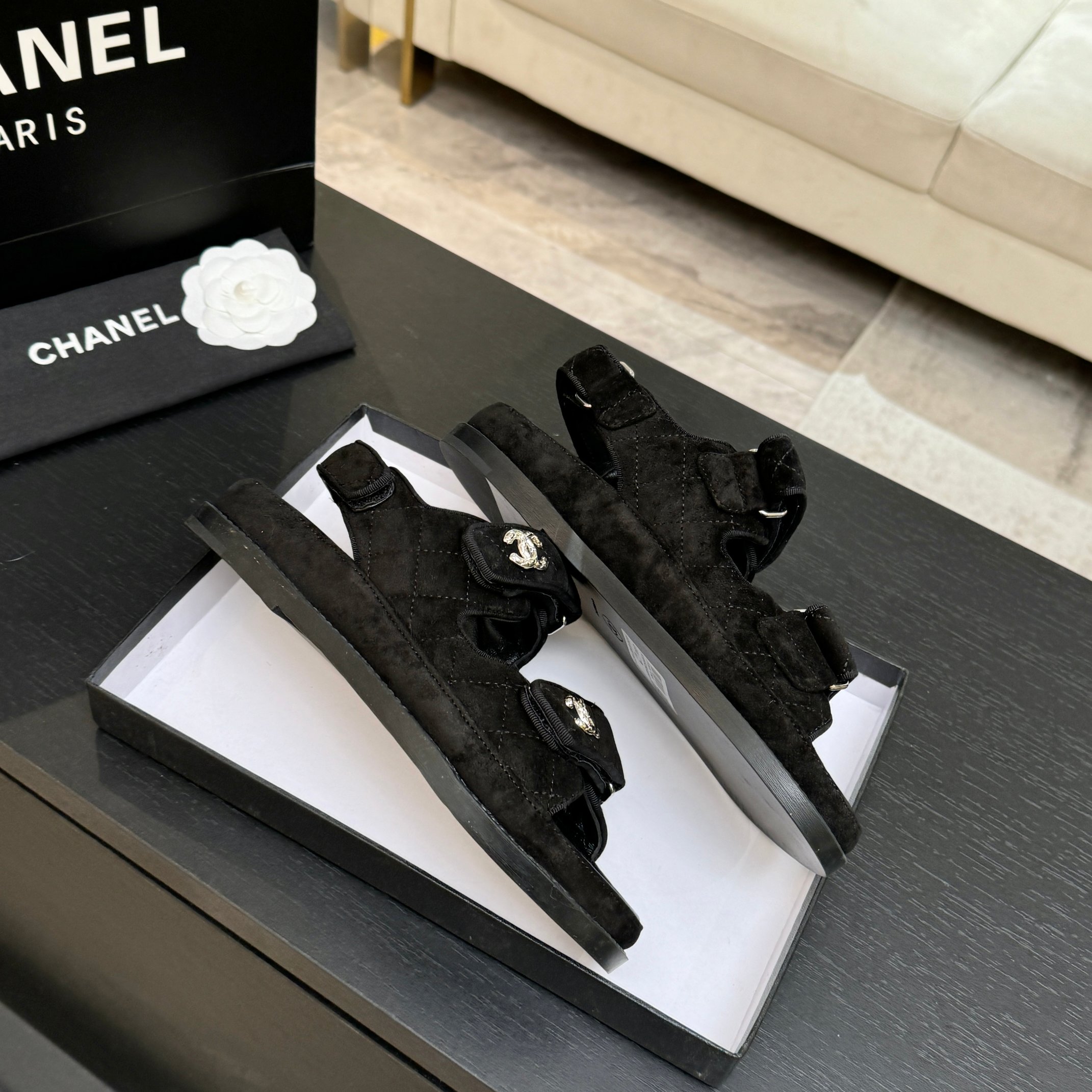 CHANEL(シャネル) × サンダル・ミュール(レディース)マジックテープ サンダル登場 シャネルサンダル ブラック - 画像 (5)