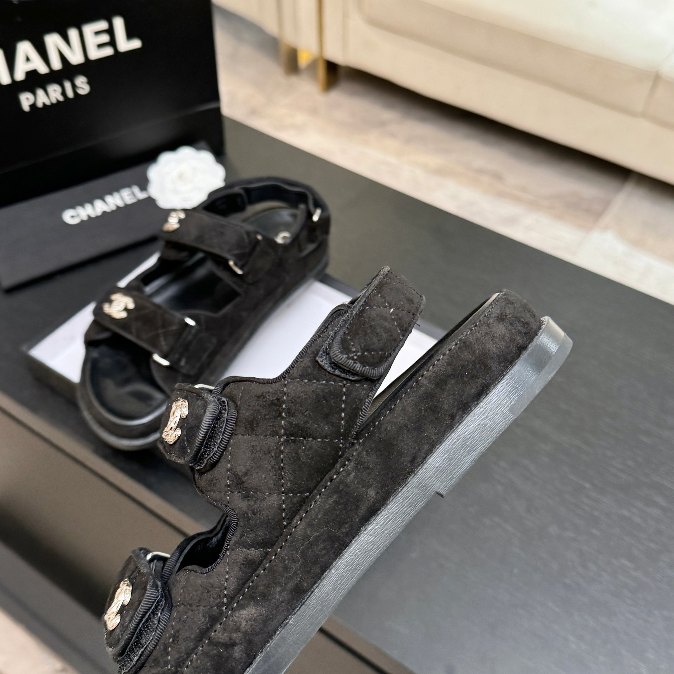 CHANEL(シャネル) × サンダル・ミュール(レディース)マジックテープ サンダル登場 シャネルサンダル ブラック - 画像 (8)