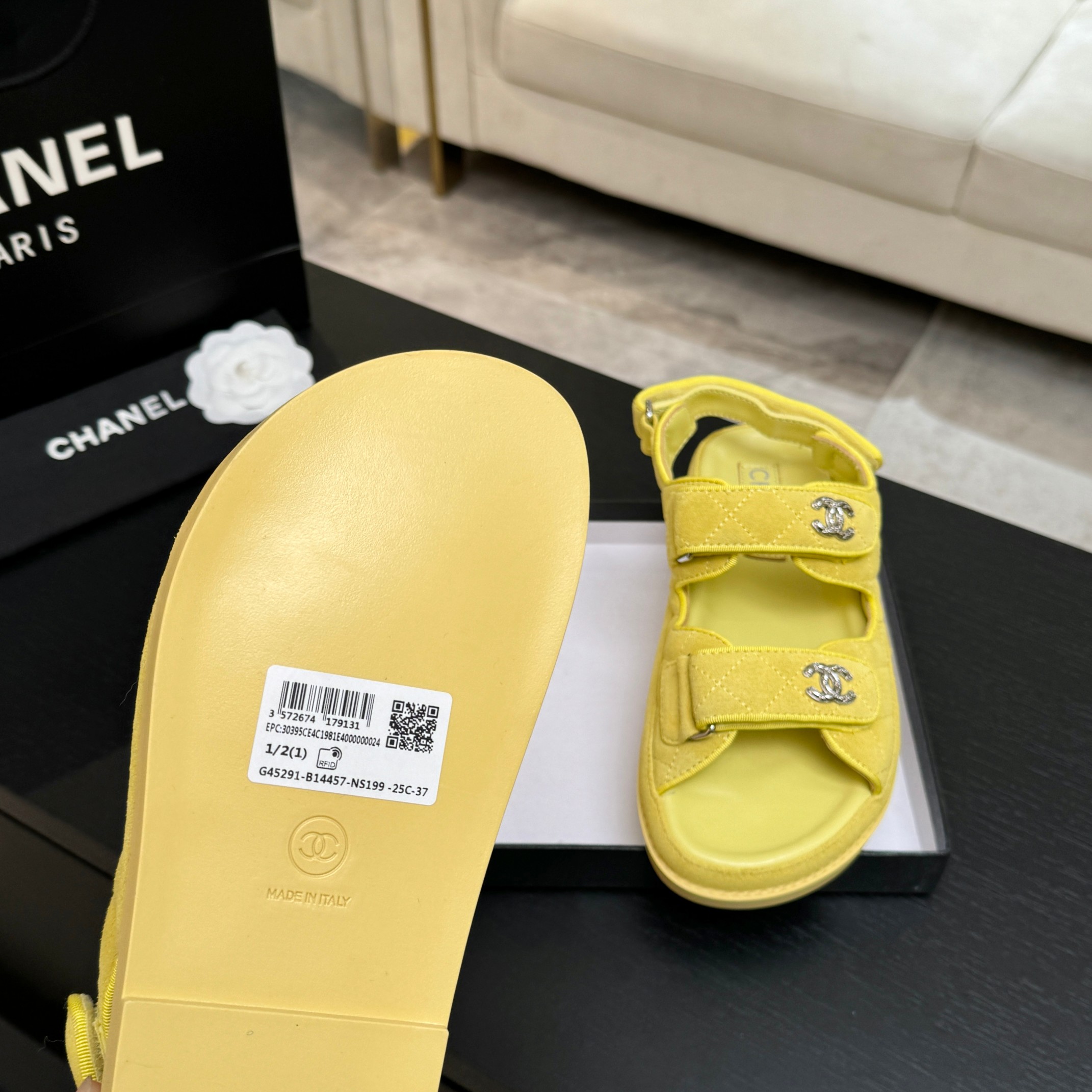 CHANEL(シャネル) × サンダル・ミュール(レディース)マジックテープ サンダル登場 シャネルサンダルイエロー - 画像 (5)