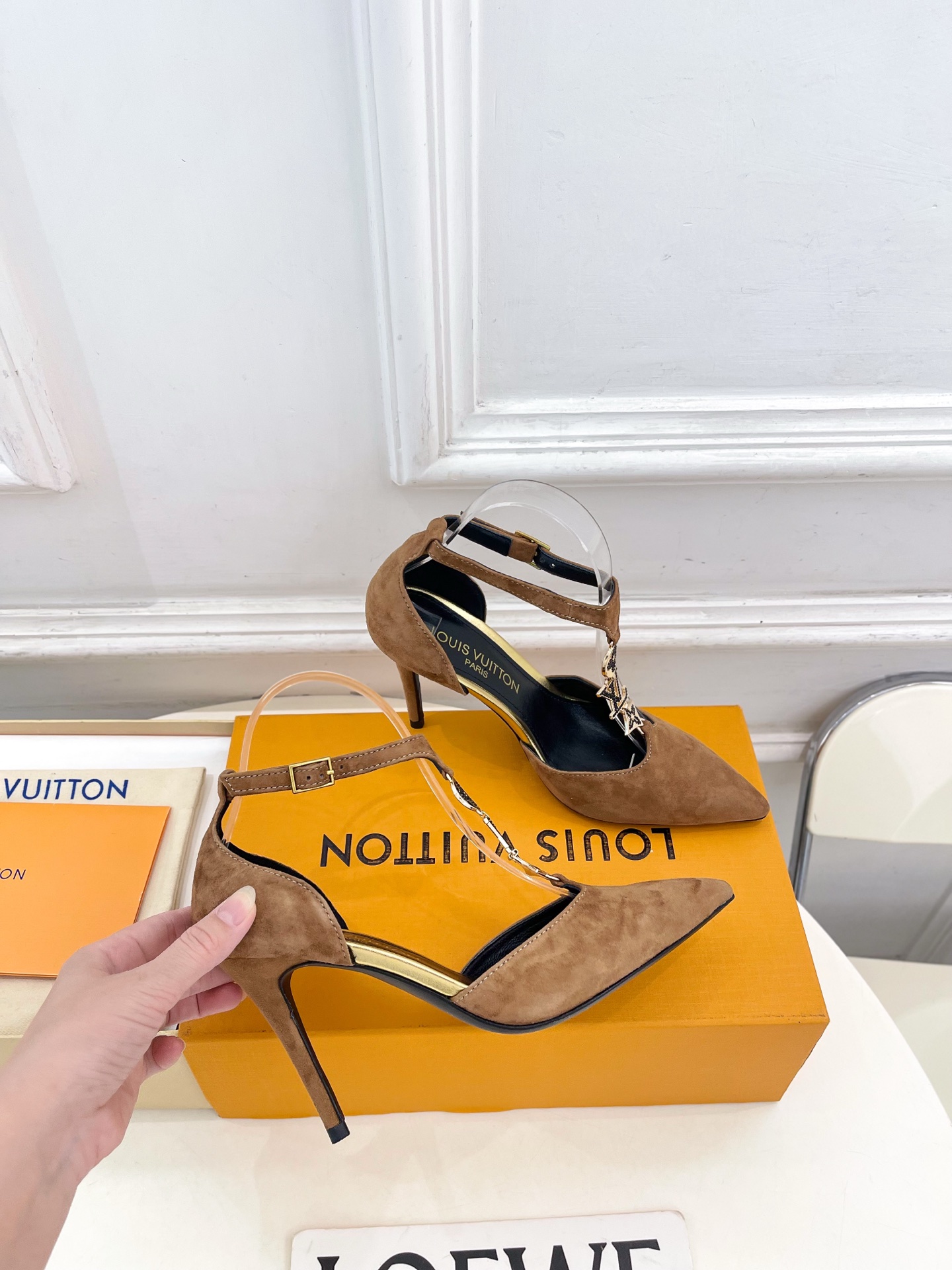 LOUIS VUITTON | ルイ・ヴィトンTストラップ メタルバックル ポインテッドトゥ サンダル ルイヴィトンサンダル - 画像 (4)