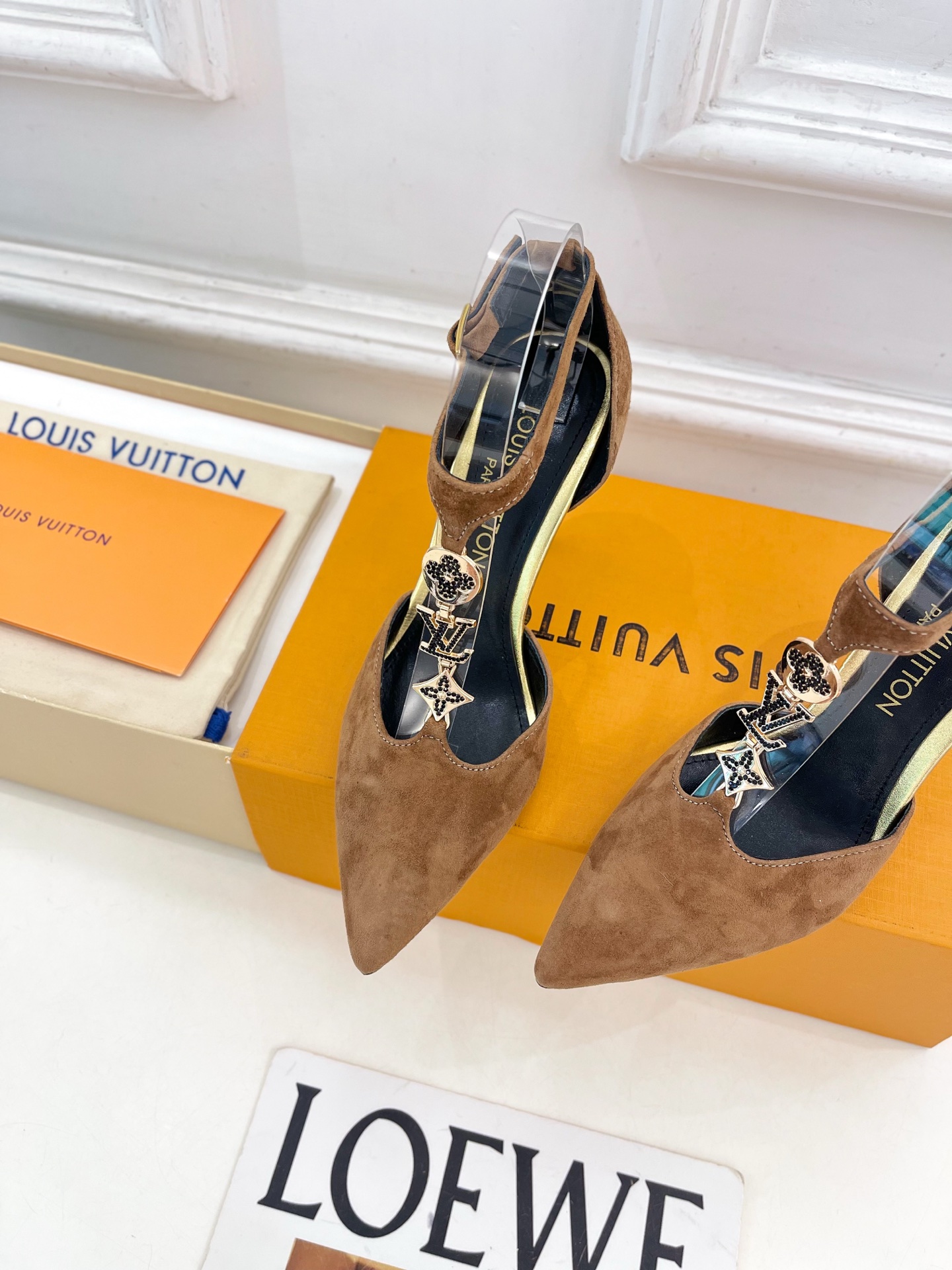 LOUIS VUITTON | ルイ・ヴィトンTストラップ メタルバックル ポインテッドトゥ サンダル ルイヴィトンサンダル - 画像 (6)