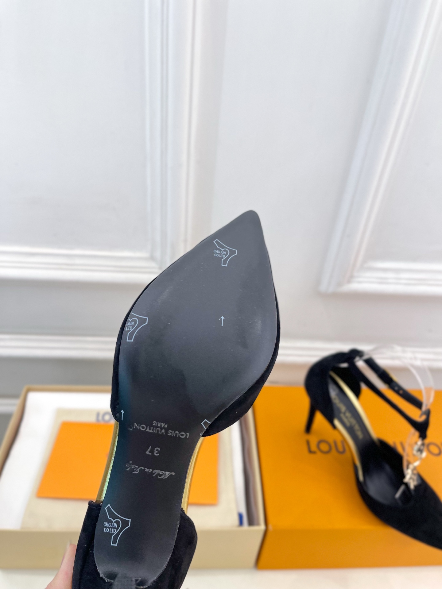 LOUIS VUITTON | ルイ・ヴィトンTストラップ メタルバックル ポインテッドトゥ サンダル ルイヴィトンサンダルレディース - 画像 (9)