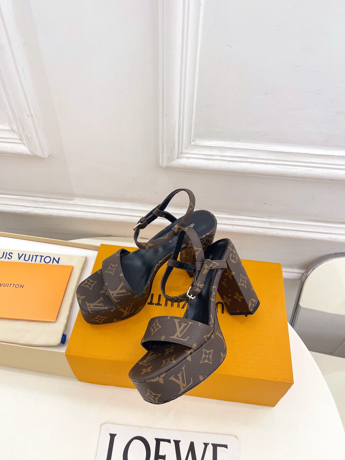 【2026年春夏新作】LOUIS VUITTON | ルイ・ヴィトン モノグラム プラットフォーム サンダル ルイヴィトンレディース - 画像 (5)