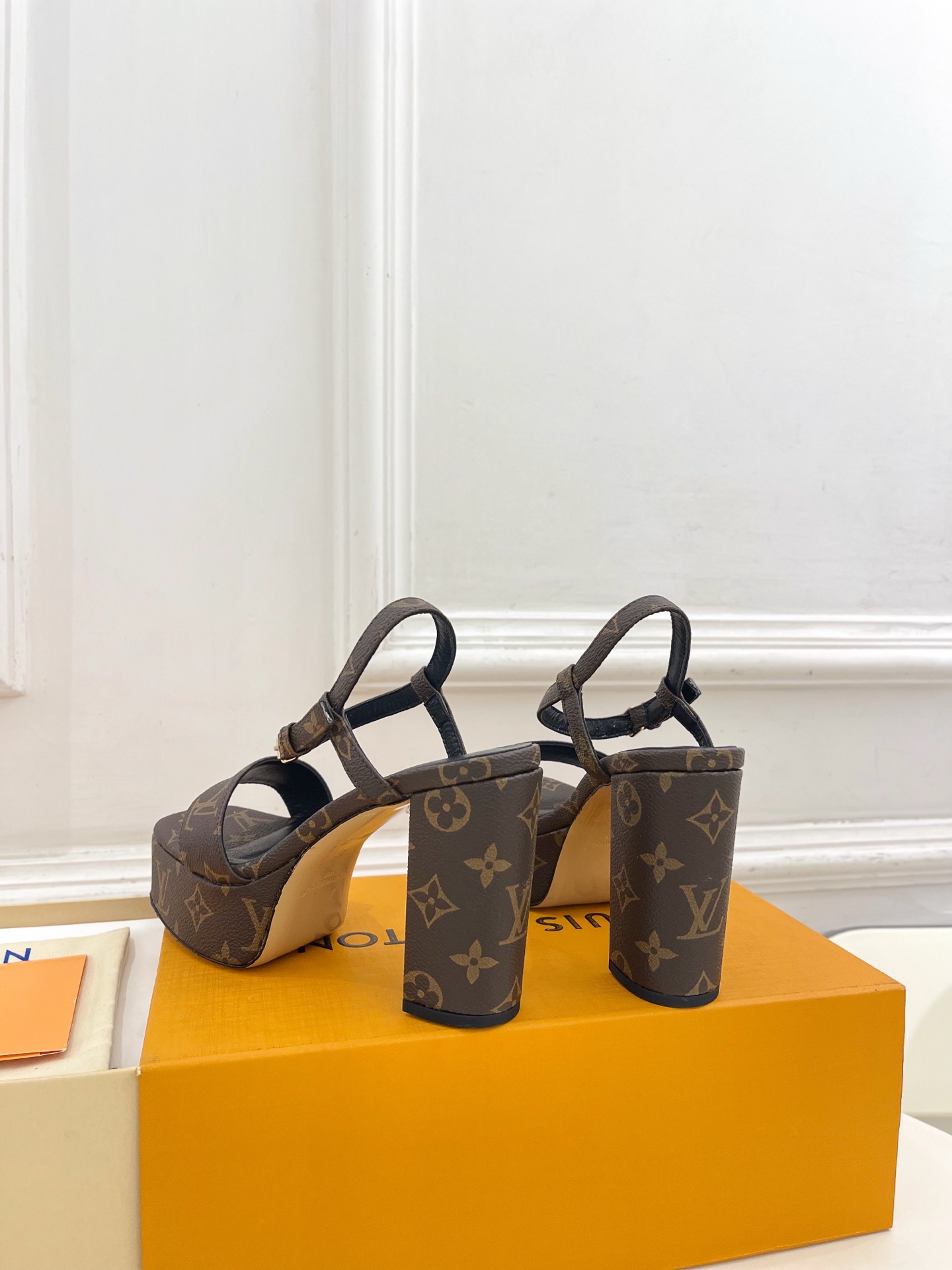 【2026年春夏新作】LOUIS VUITTON | ルイ・ヴィトン モノグラム プラットフォーム サンダル ルイヴィトンレディース - 画像 (7)