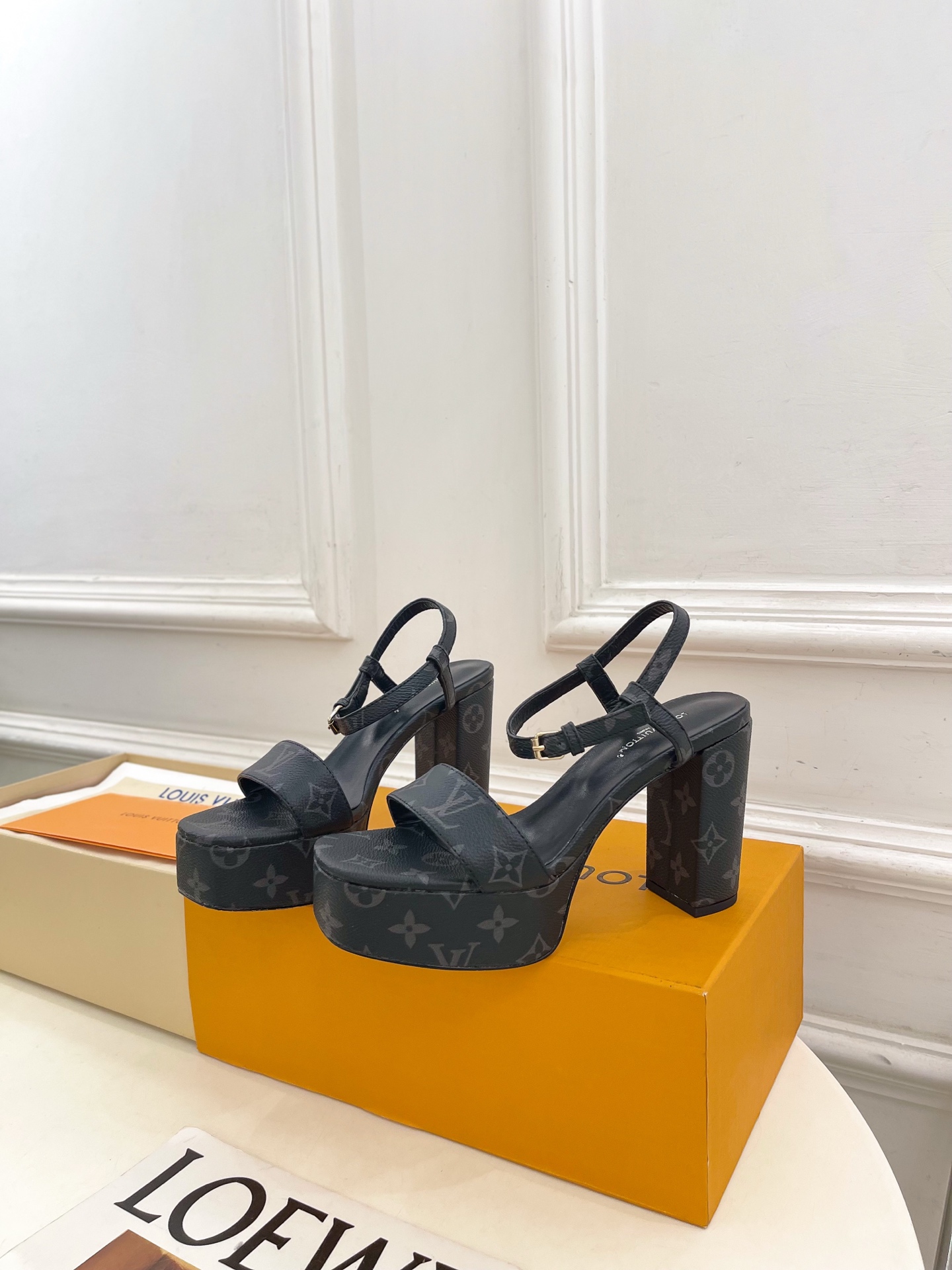 【2026年春夏新作】LOUIS VUITTON | ルイ・ヴィトン モノグラム プラットフォーム サンダル ルイヴィトン モノグラム サンダル - 画像 (3)