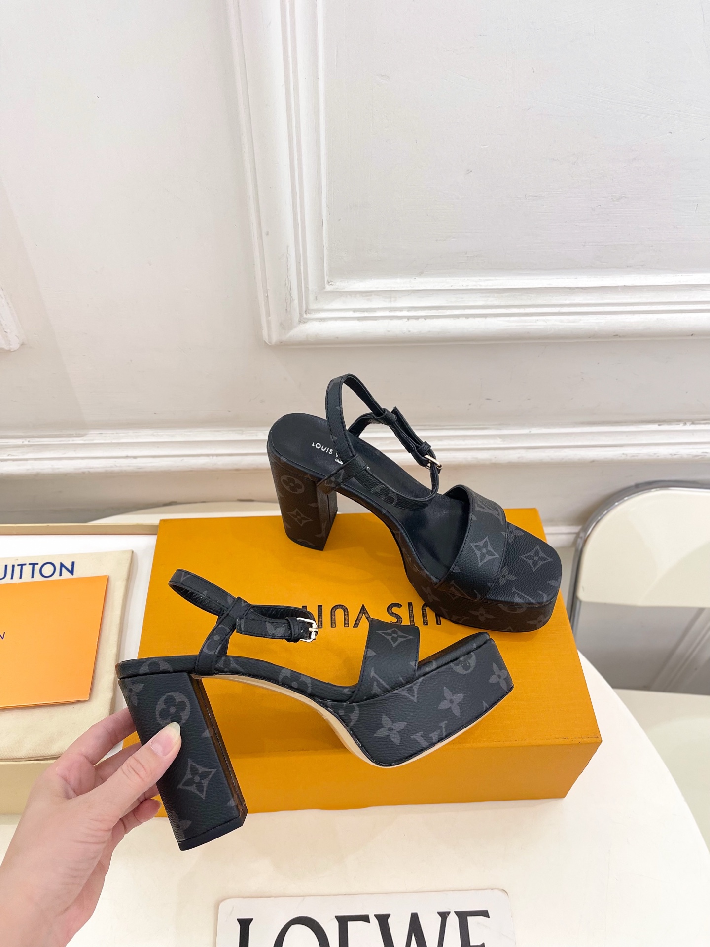【2026年春夏新作】LOUIS VUITTON | ルイ・ヴィトン モノグラム プラットフォーム サンダル ルイヴィトン モノグラム サンダル - 画像 (4)
