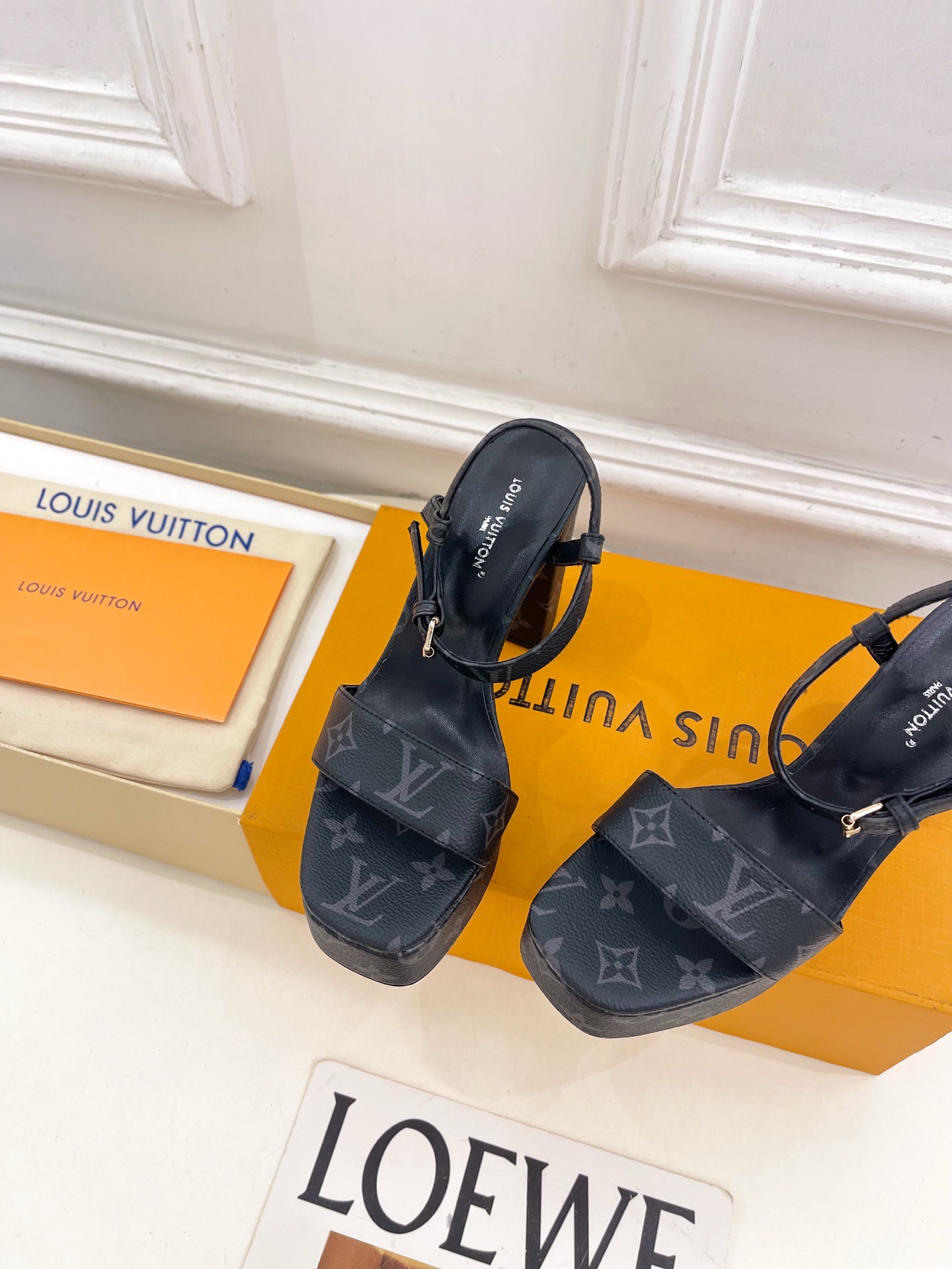 【2026年春夏新作】LOUIS VUITTON | ルイ・ヴィトン モノグラム プラットフォーム サンダル ルイヴィトン モノグラム サンダル - 画像 (6)