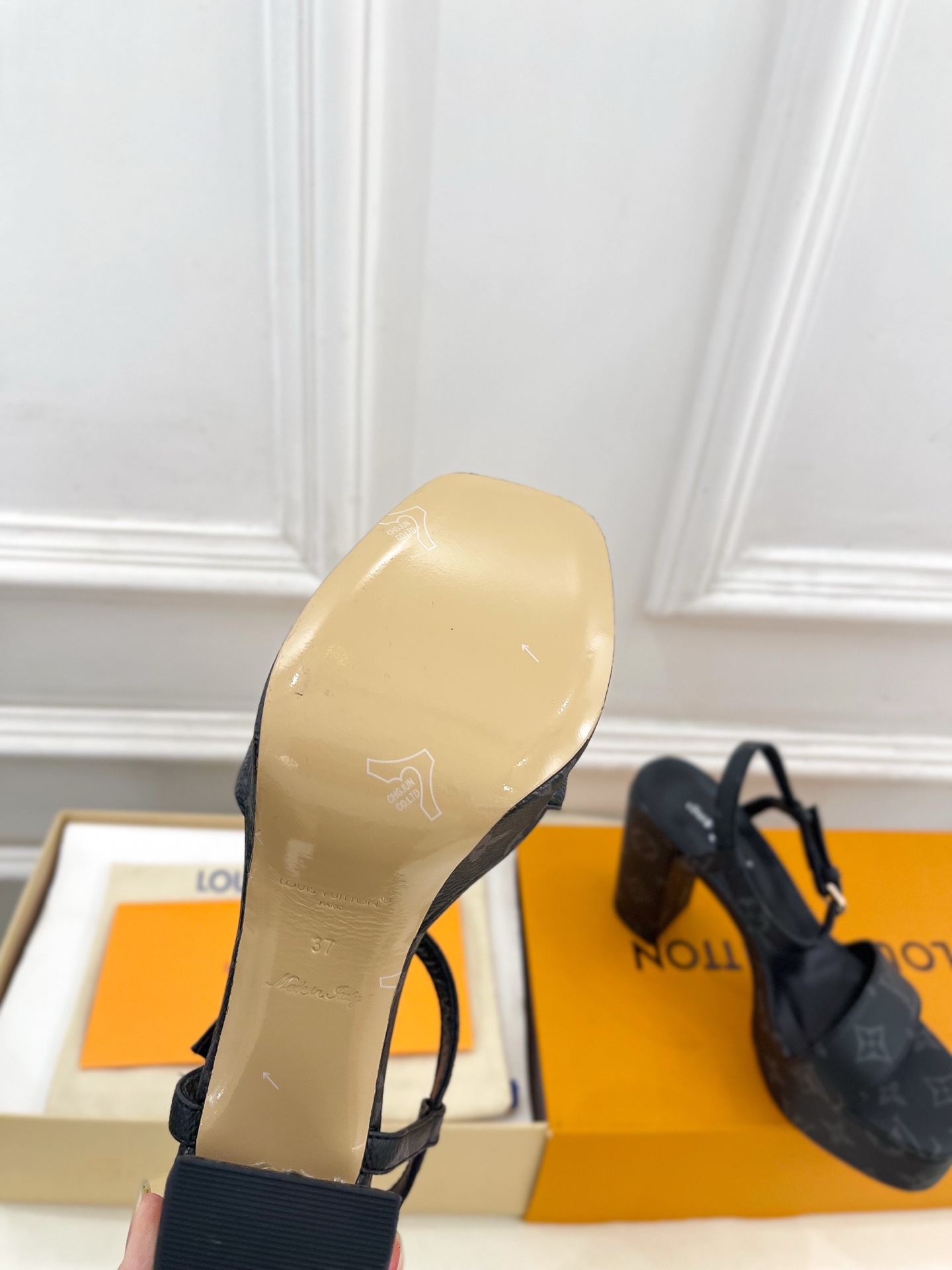 【2026年春夏新作】LOUIS VUITTON | ルイ・ヴィトン モノグラム プラットフォーム サンダル ルイヴィトン モノグラム サンダル - 画像 (9)