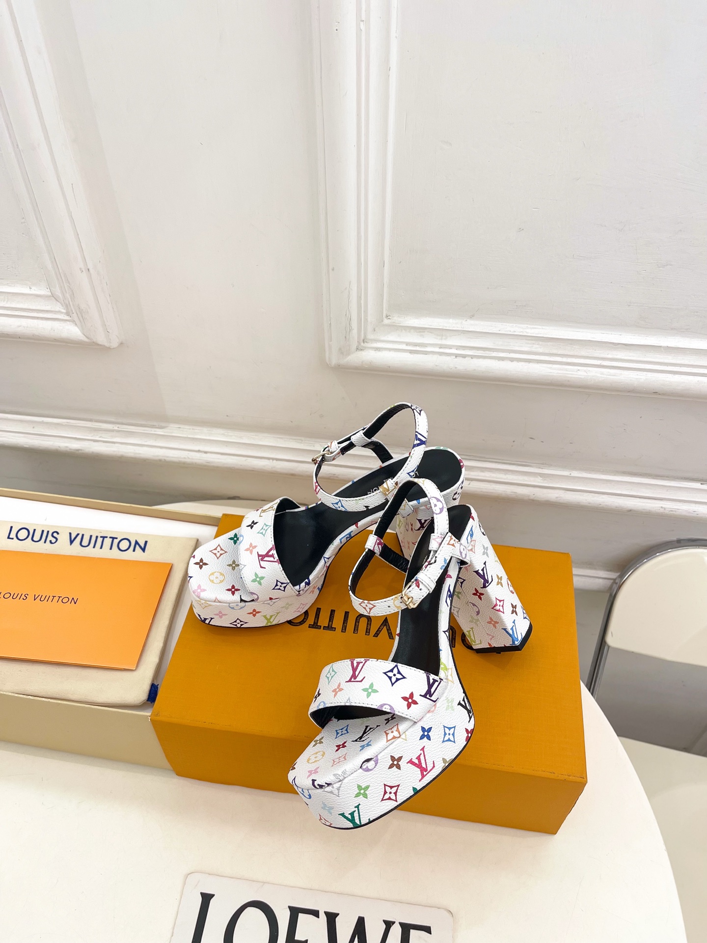 LOUIS VUITTON | ルイ・ヴィトン モノグラム プラットフォーム サンダル【2026年春夏新作】 - 画像 (5)