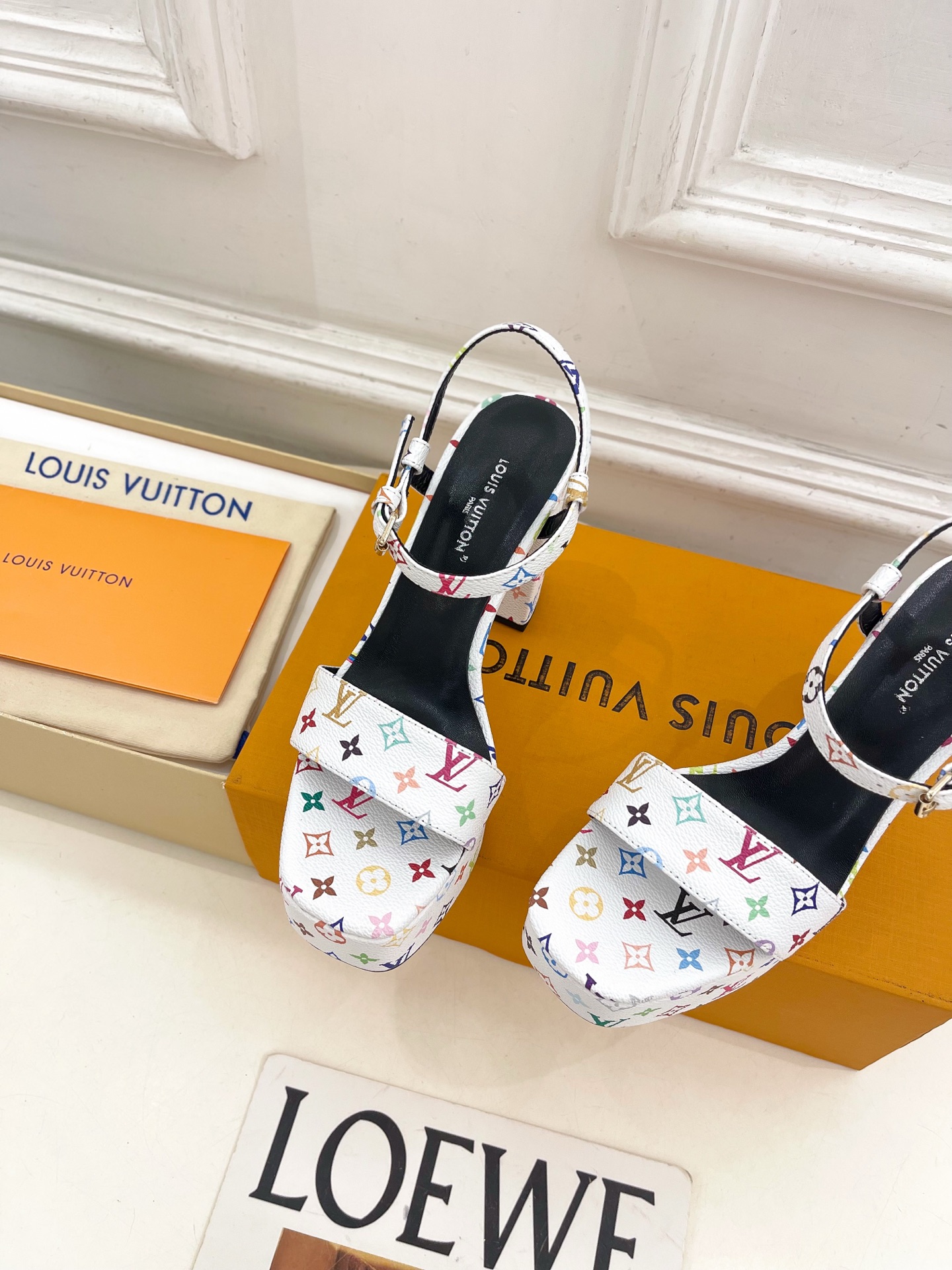 LOUIS VUITTON | ルイ・ヴィトン モノグラム プラットフォーム サンダル【2026年春夏新作】 - 画像 (6)
