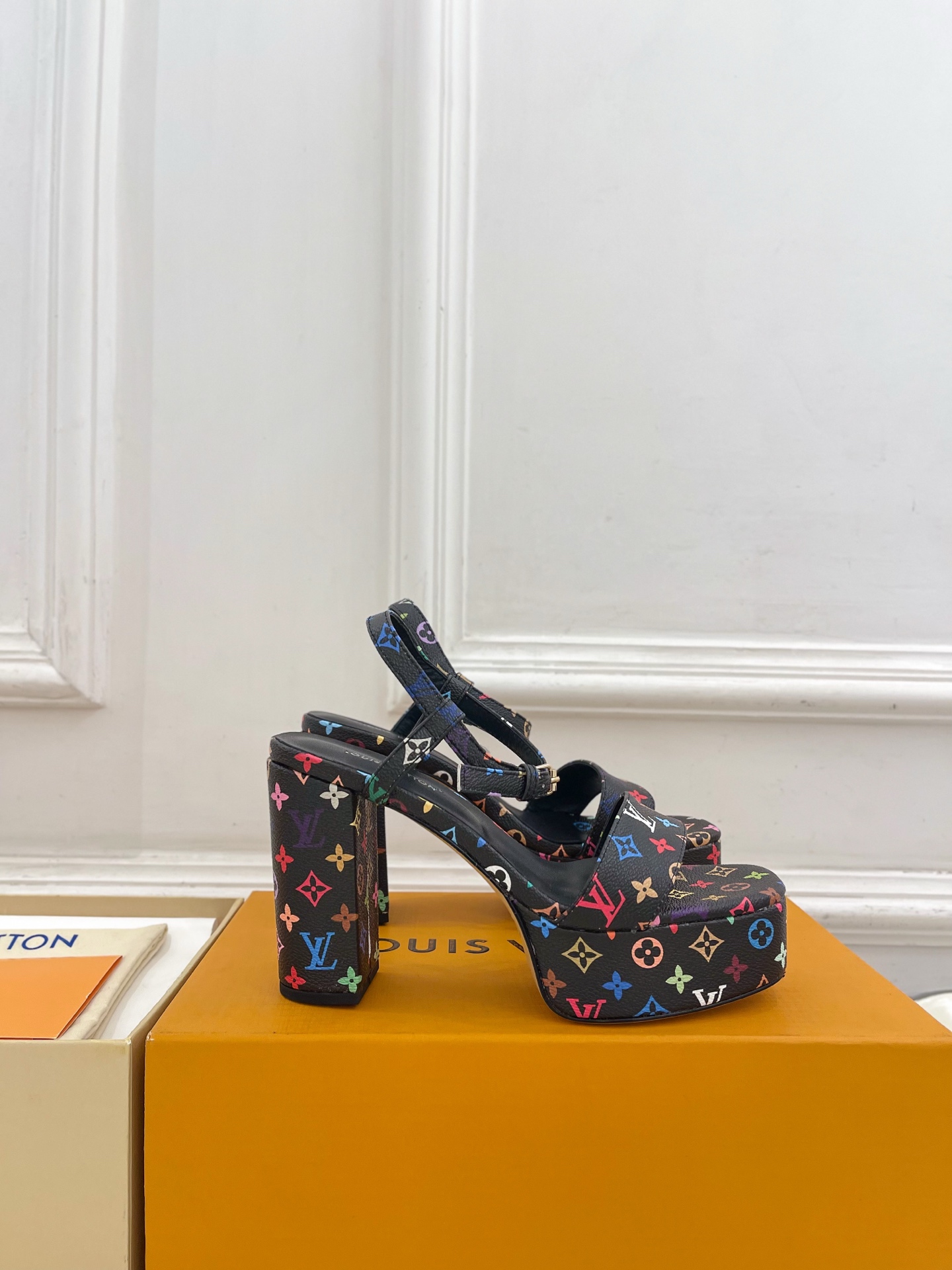 LOUIS VUITTON | ルイ・ヴィトン モノグラム サンダル プラットフォーム サンダル 新作 - 画像 (2)