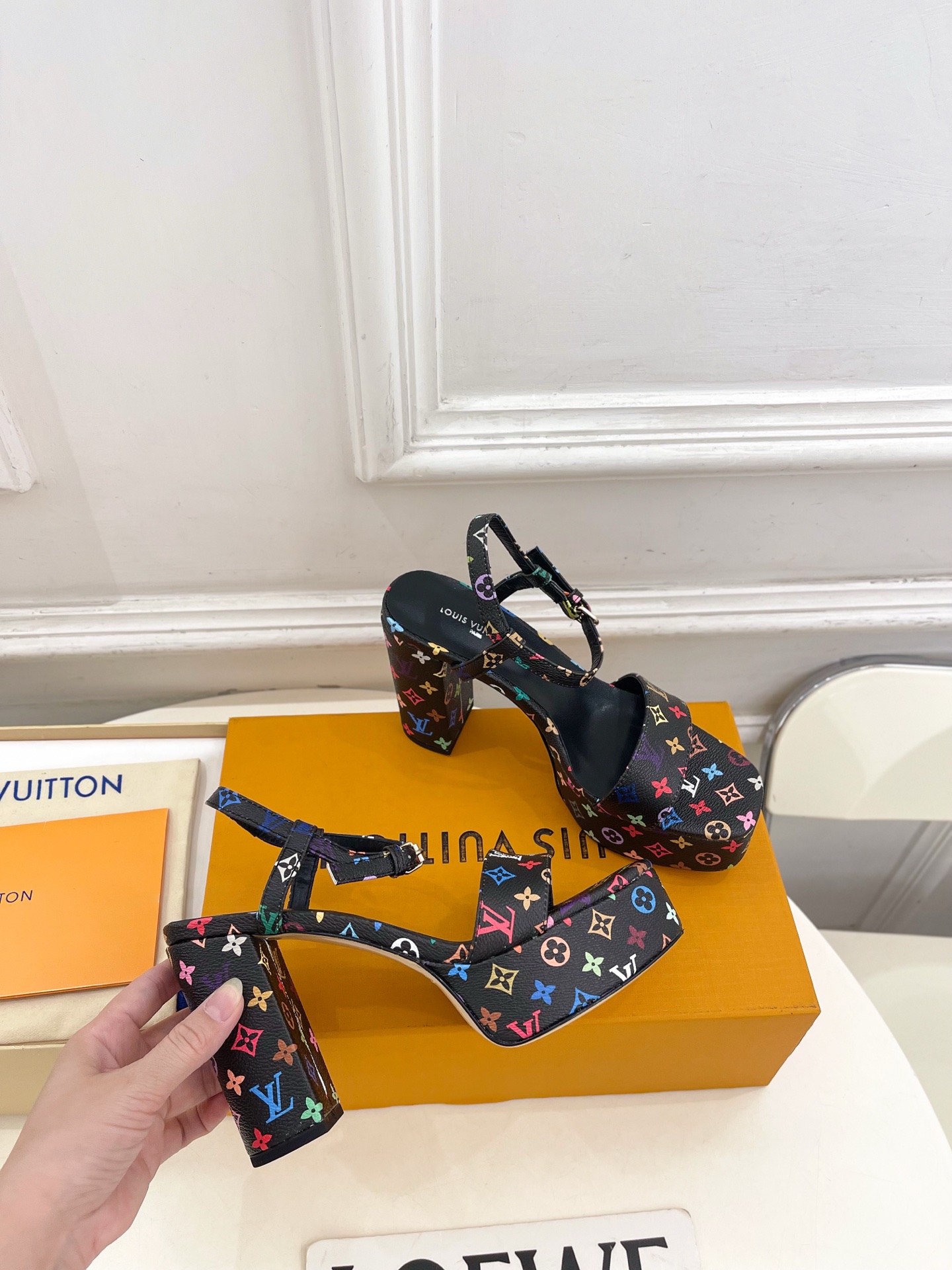 LOUIS VUITTON | ルイ・ヴィトン モノグラム サンダル プラットフォーム サンダル 新作 - 画像 (4)