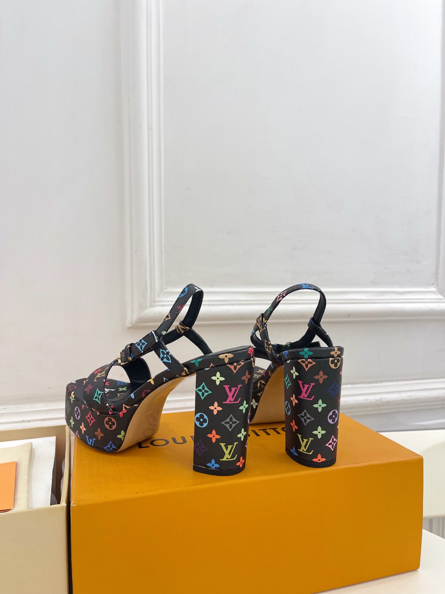 LOUIS VUITTON | ルイ・ヴィトン モノグラム サンダル プラットフォーム サンダル 新作