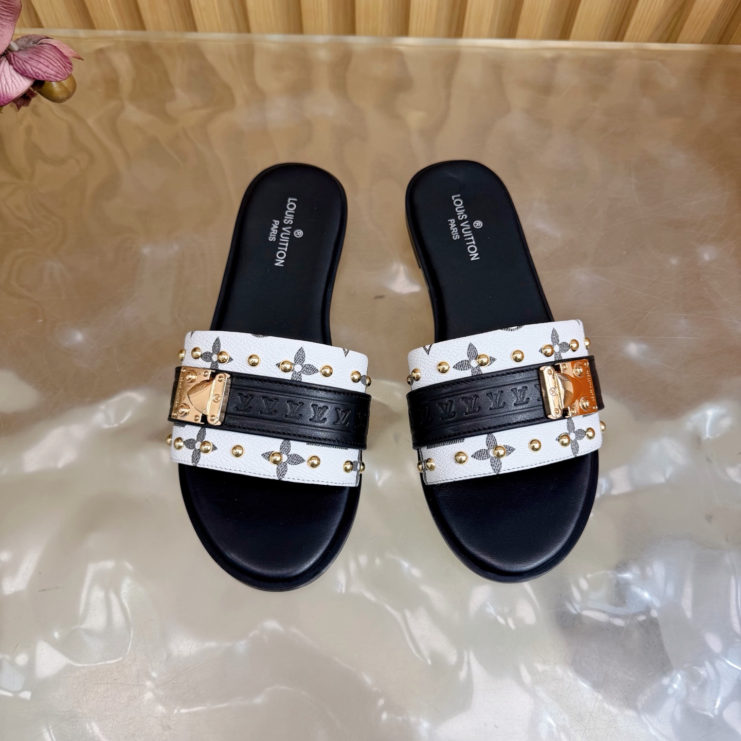 LOUIS VUITTON | ルイ・ヴィトン サンダル 2026年早春新作 フラット ミュール / スリッパ - 画像 (4)