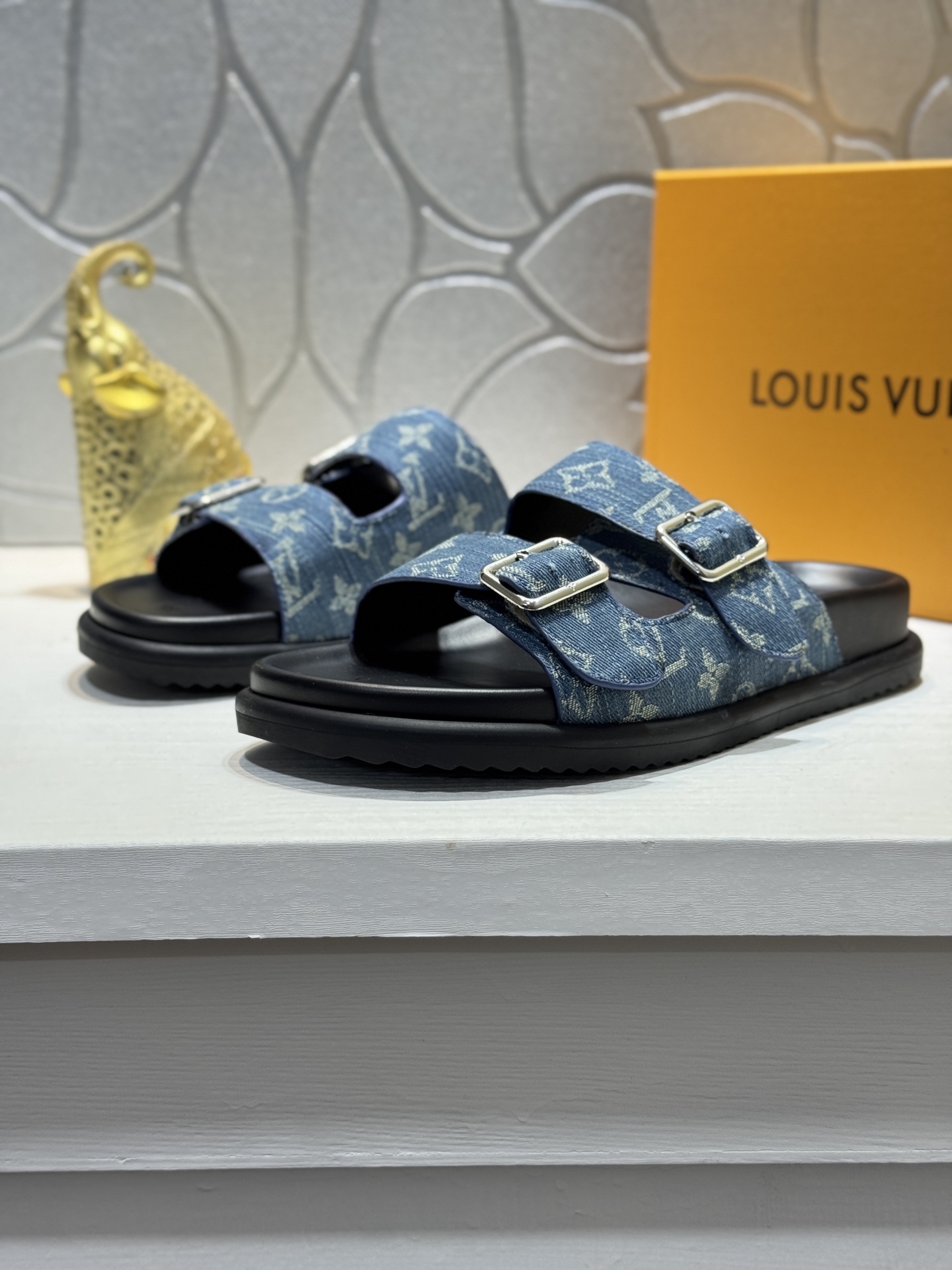 新作 LOUIS VUITTON(ルイ・ヴィトン)風 2026年春夏コレクション デニム ミュール スライドサンダル 9色から選べます - 画像 (3)