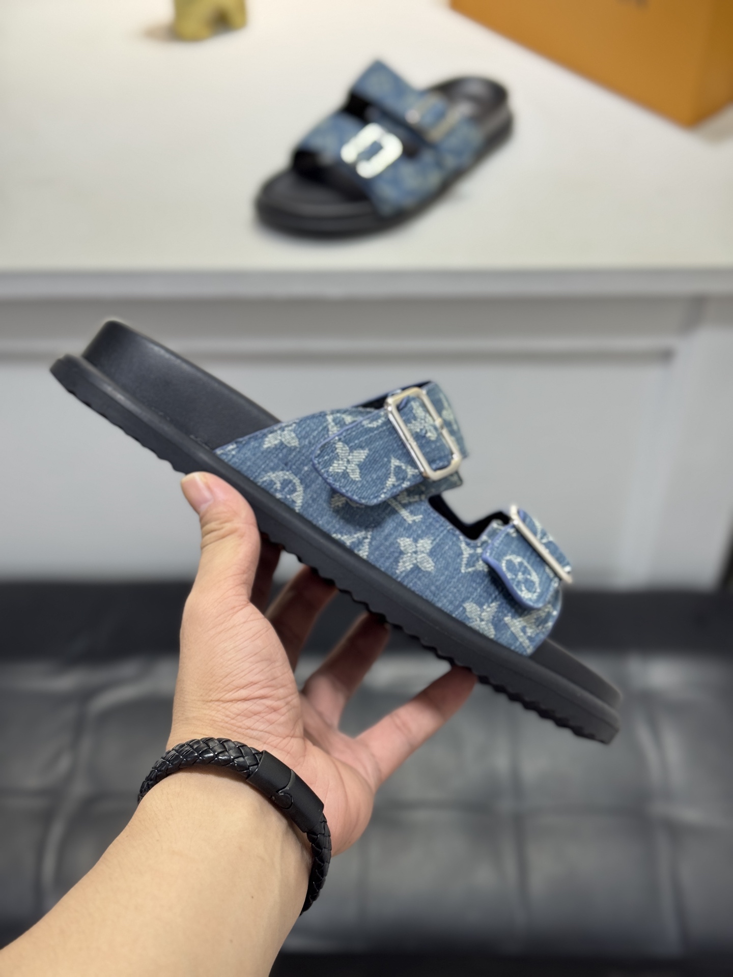 新作 LOUIS VUITTON(ルイ・ヴィトン)風 2026年春夏コレクション デニム ミュール スライドサンダル 9色から選べます - 画像 (5)