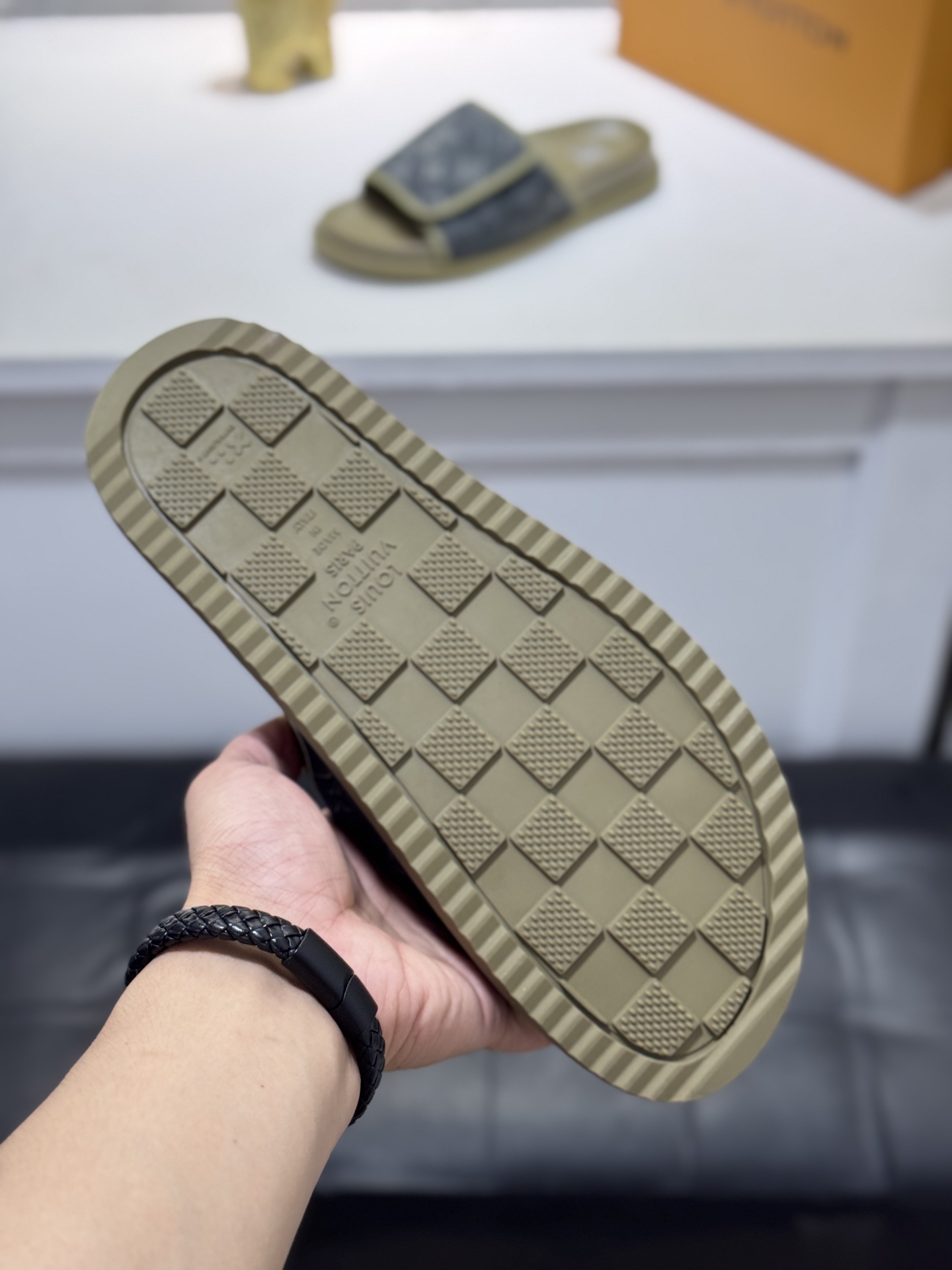 新品 LOUIS VUITTON(ルイ・ヴィトン)風 2026年春夏 デニム スライドサンダル マジックテープ 成型ソール 高品質 5色から選べます - 画像 (8)