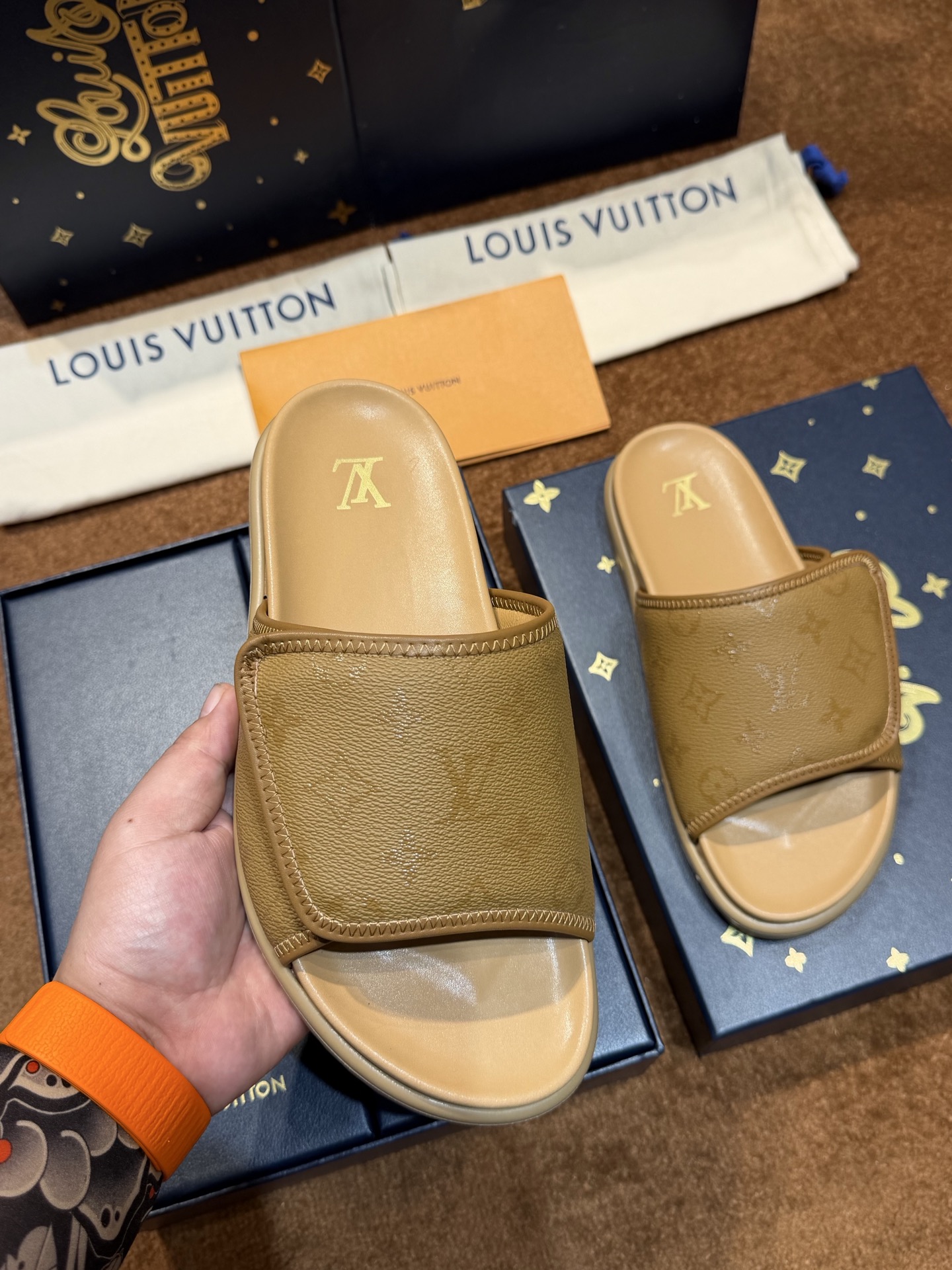 新品 LOUIS VUITTON(ルイ・ヴィトン)風 Waterfront サンダル ビーチサンダル モノグラム 防水 レザー中底 サイズ展開豊富 - 画像 (8)