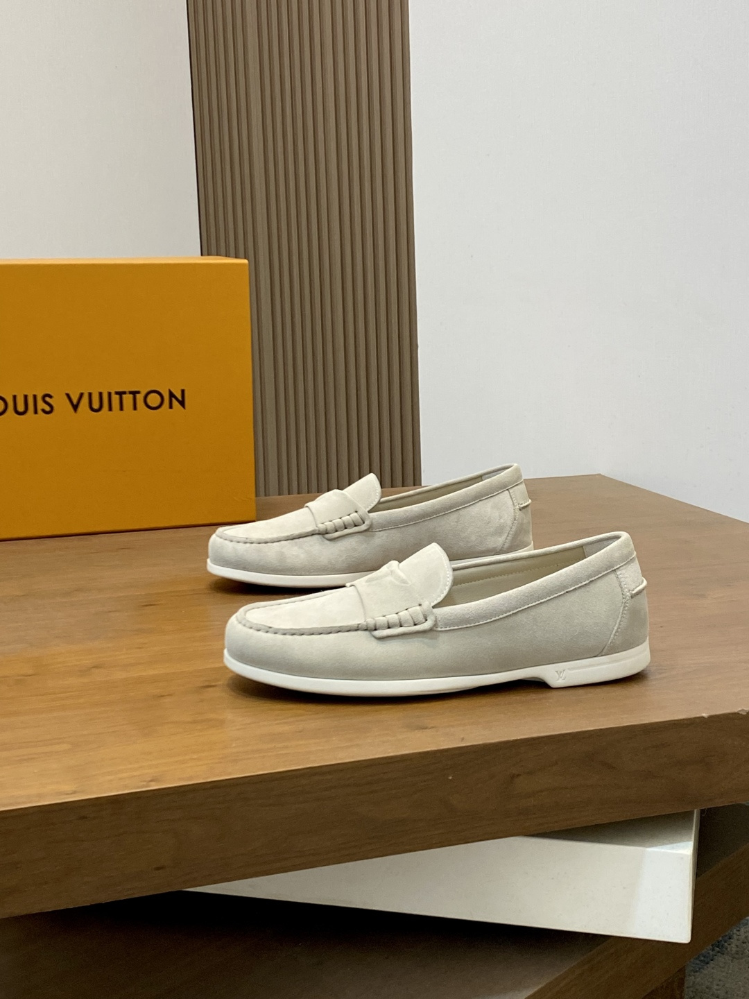 新品 LOUIS VUITTON(ルイ・ヴィトン)風 Horizon ローファー スエード 本革 軽量 メンズ サッケット製法ホワイト - 画像 (3)