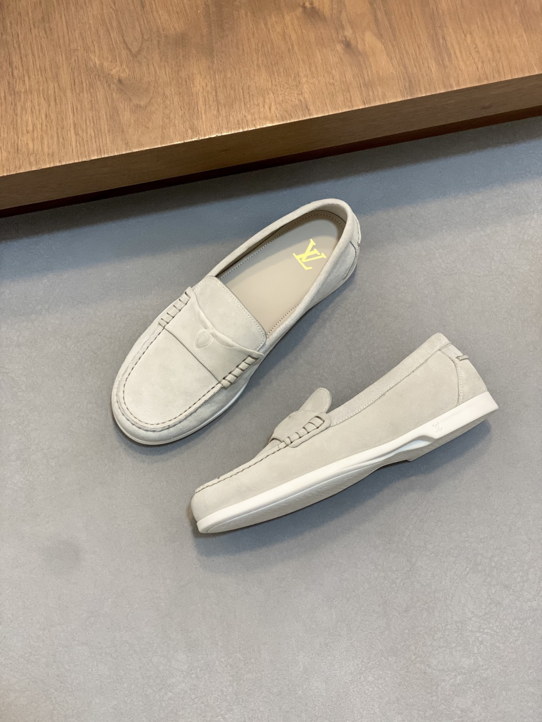新品 LOUIS VUITTON(ルイ・ヴィトン)風 Horizon ローファー スエード 本革 軽量 メンズ サッケット製法ホワイト - 画像 (5)