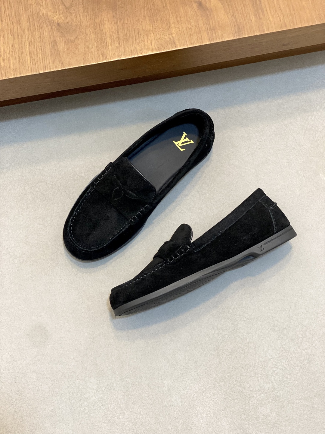 2026新品 LOUIS VUITTON(ルイ・ヴィトン)風 Horizon ローファー スエード 本革 軽量 メンズ サッケット製法ブラック - 画像 (5)
