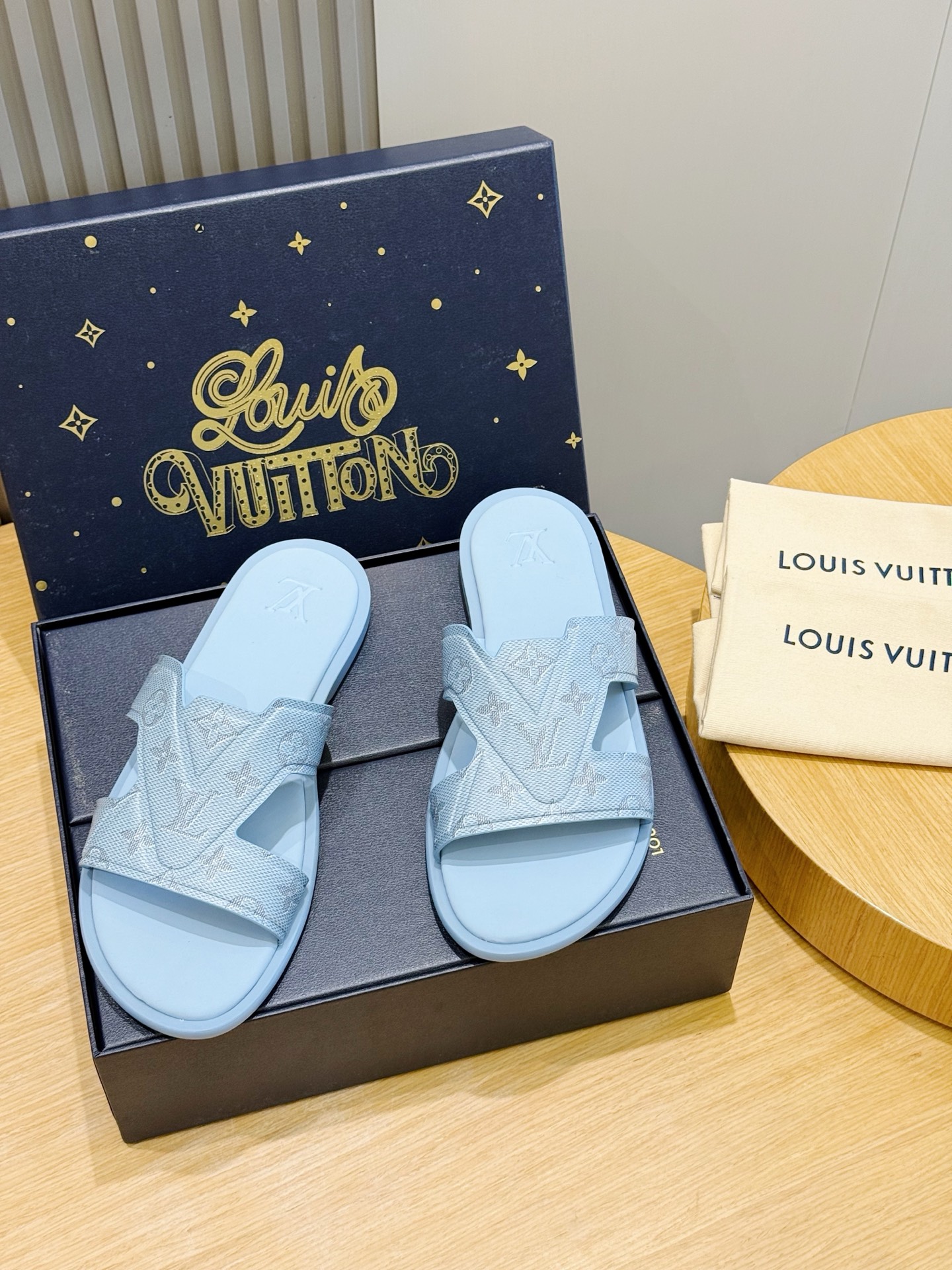新品 LOUIS VUITTON(ルイ・ヴィトン)風 Waterfront サンダル モノグラム キャンバス 防水 軽量ソール 20色から選べます - 画像 (11)