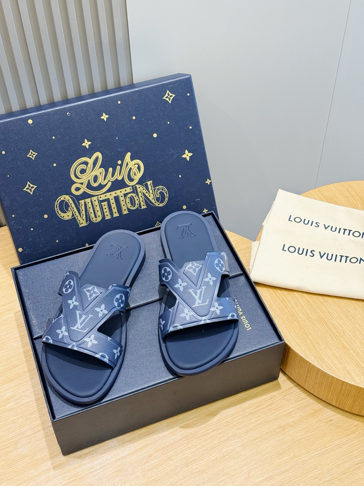 新品 LOUIS VUITTON(ルイ・ヴィトン)風 Waterfront サンダル モノグラム キャンバス 防水 軽量ソール 20色から選べます - 画像 (12)