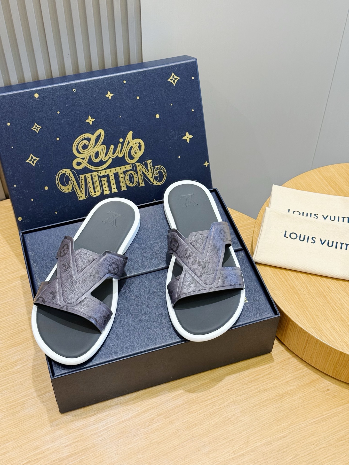 新品 LOUIS VUITTON(ルイ・ヴィトン)風 Waterfront サンダル モノグラム キャンバス 防水 軽量ソール 20色から選べます - 画像 (9)