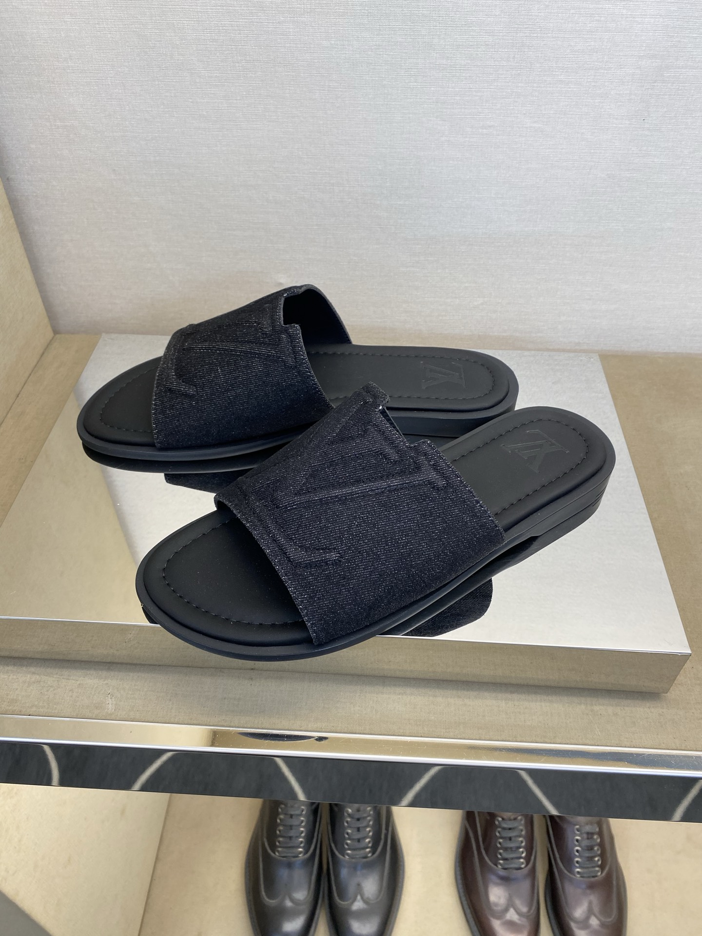 新品 LOUIS VUITTON(ルイ・ヴィトン)風 Waterfront サンダル モノグラム キャンバス 防水 軽量ソール4色から選べます - 画像 (3)