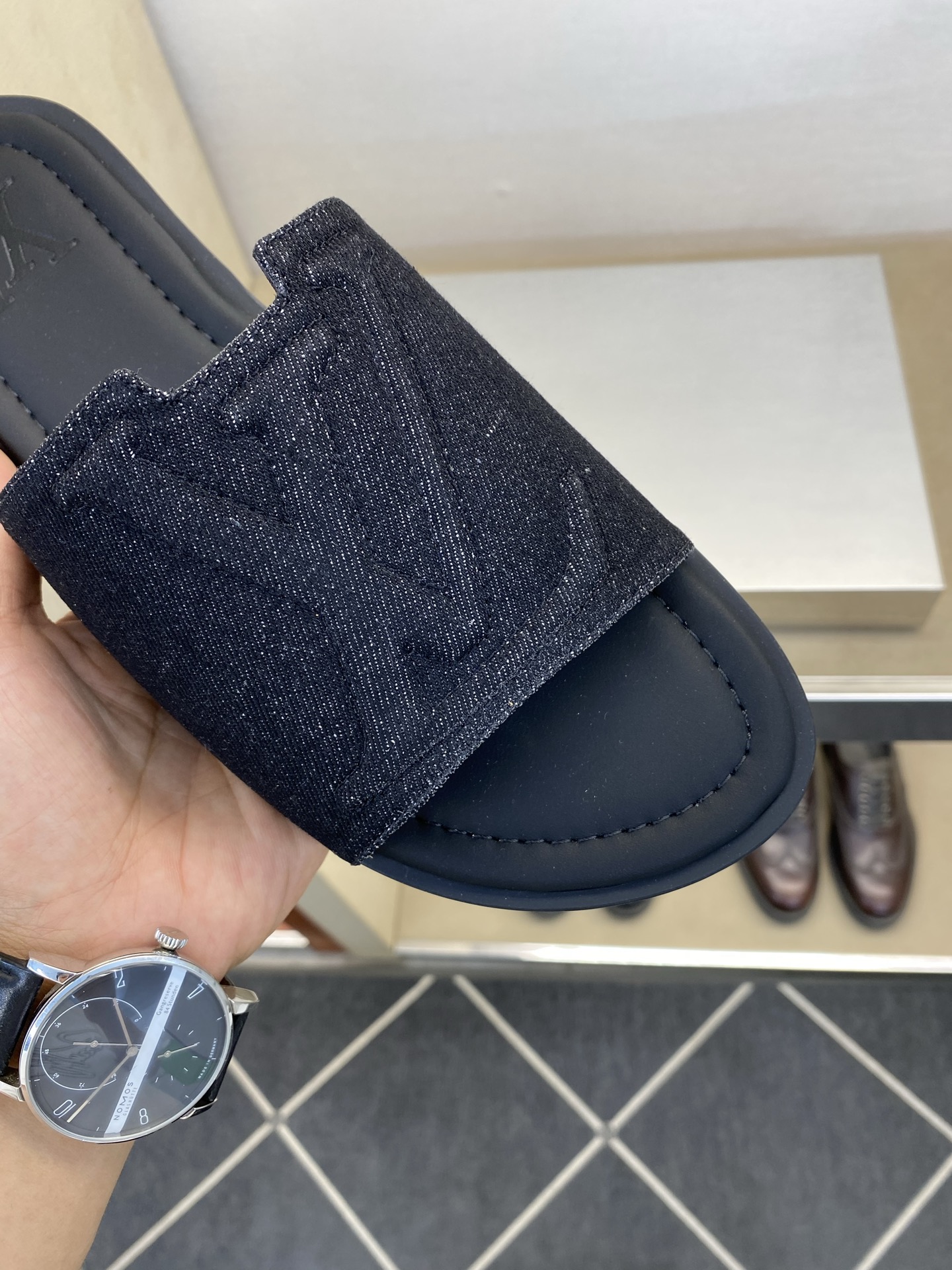 新品 LOUIS VUITTON(ルイ・ヴィトン)風 Waterfront サンダル モノグラム キャンバス 防水 軽量ソール4色から選べます - 画像 (7)