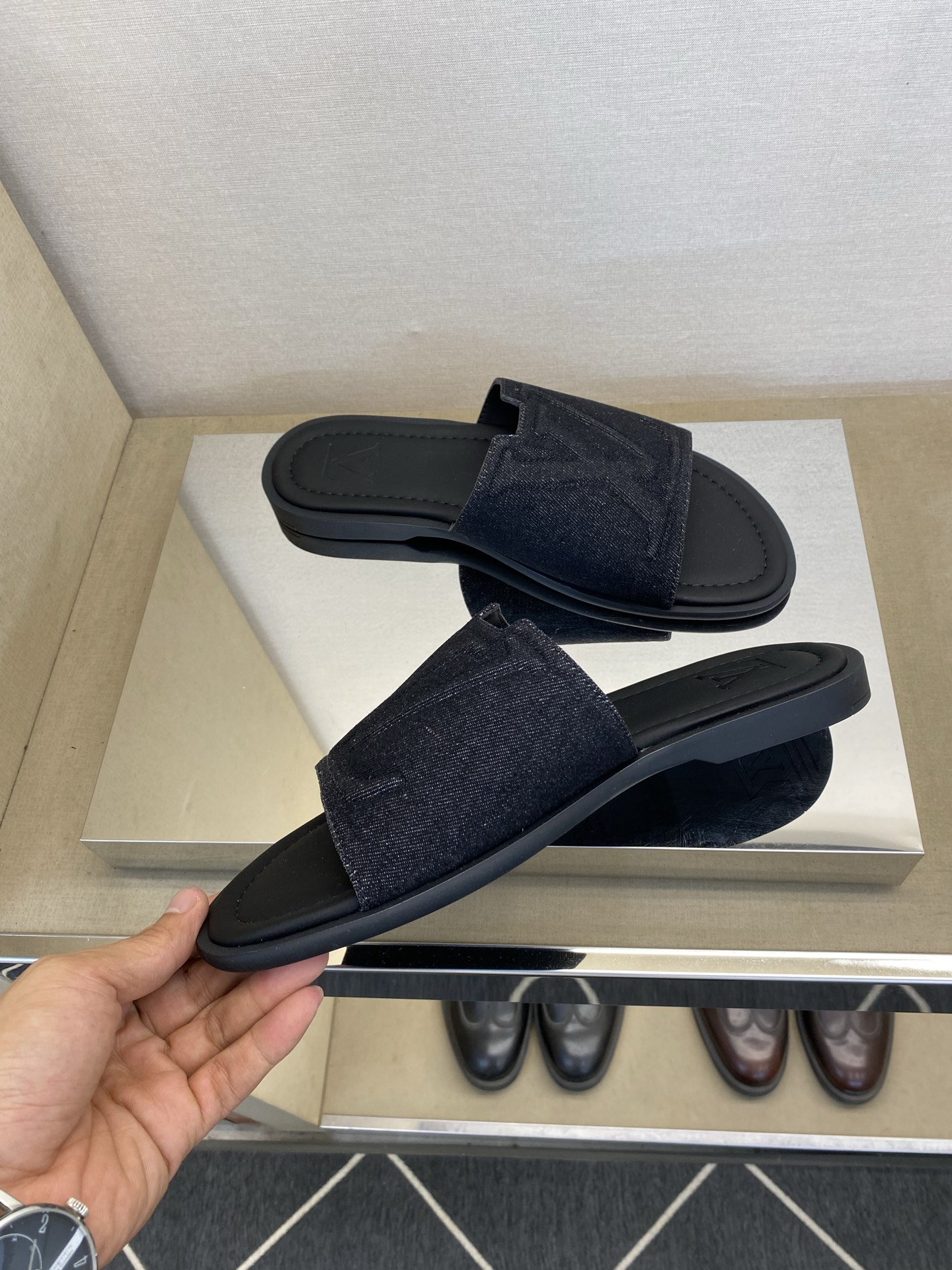 新品 LOUIS VUITTON(ルイ・ヴィトン)風 Waterfront サンダル モノグラム キャンバス 防水 軽量ソール4色から選べます - 画像 (9)