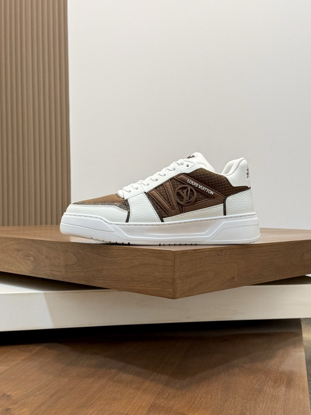 LOUIS VUITTON(ルイ・ヴィトン)風 Trainer スニーカー メンズ 新色 レザー×メッシュ ヴァージル・アブロー コラボ風 新作 - 画像 (2)