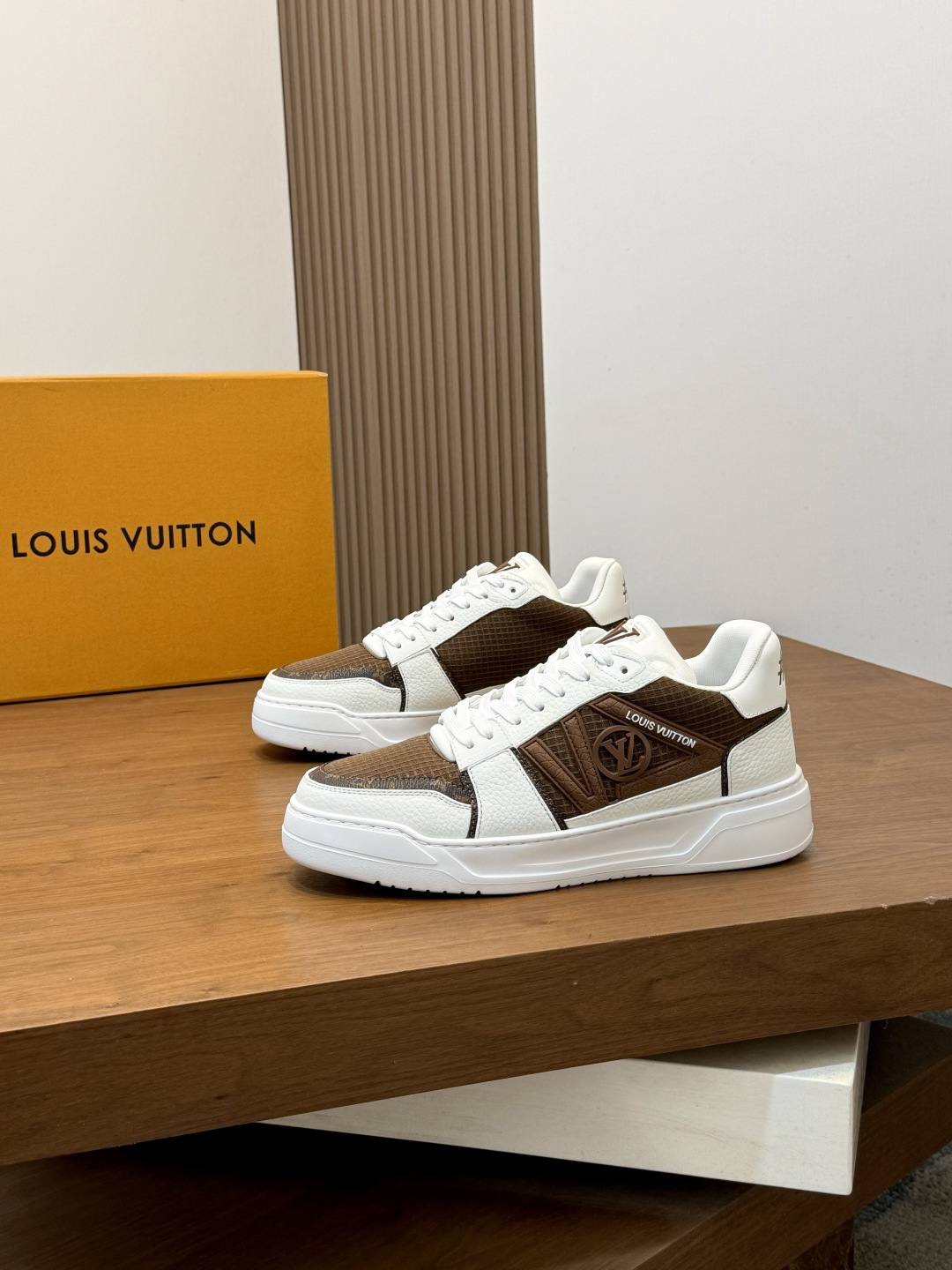 LOUIS VUITTON(ルイ・ヴィトン)風 Trainer スニーカー メンズ 新色 レザー×メッシュ ヴァージル・アブロー コラボ風 新作 - 画像 (3)