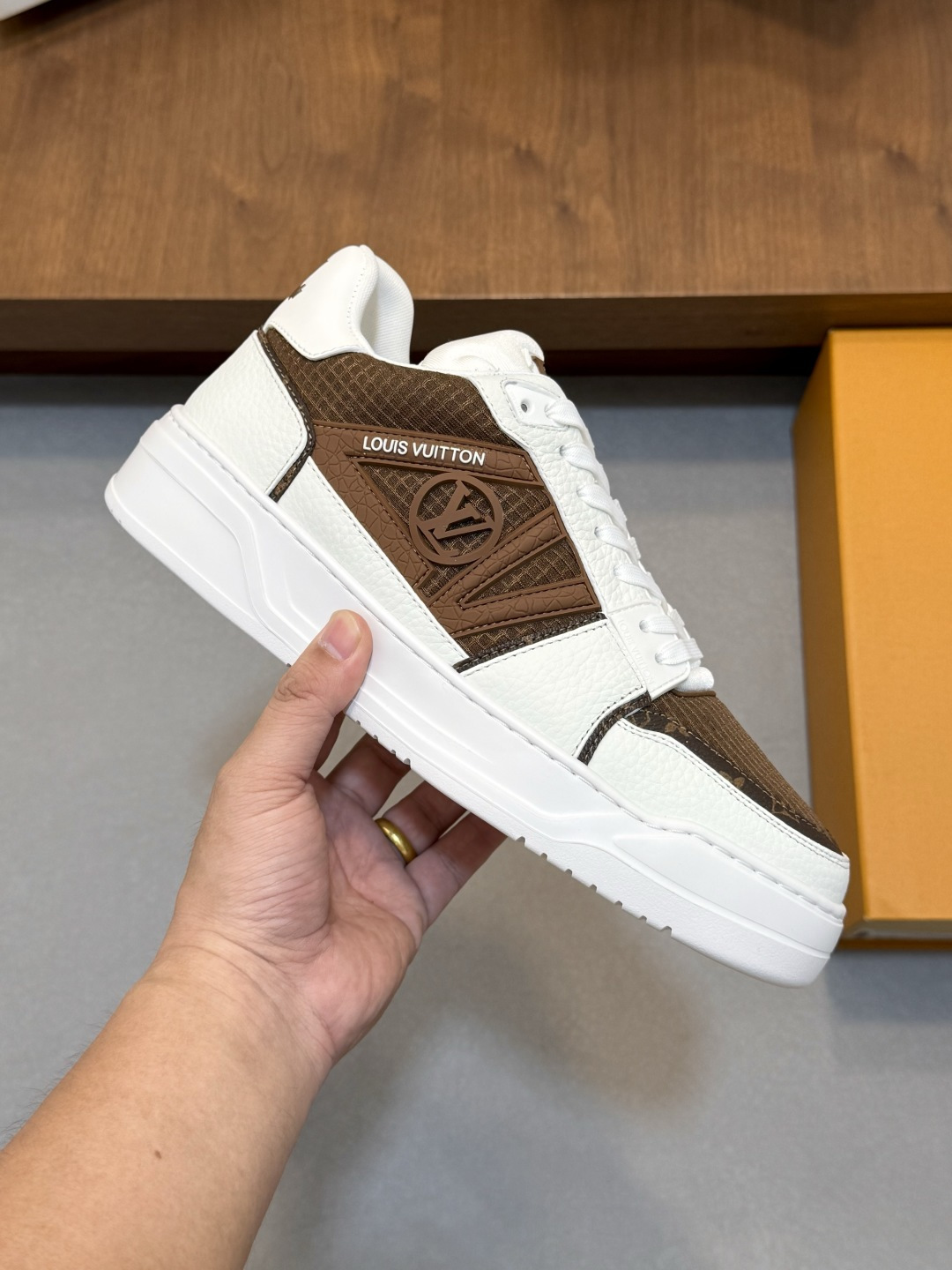 LOUIS VUITTON(ルイ・ヴィトン)風 Trainer スニーカー メンズ 新色 レザー×メッシュ ヴァージル・アブロー コラボ風 新作 - 画像 (4)