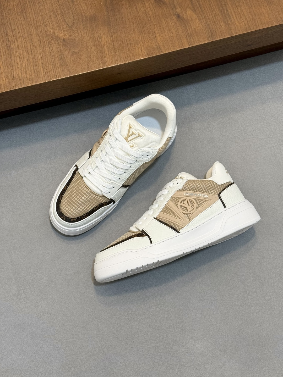 新品LOUIS VUITTON(ルイ・ヴィトン)風 Trainer スニーカー メンズ 新色 レザー×メッシュ ヴァージル・アブロー コラボ風 人気 - 画像 (5)