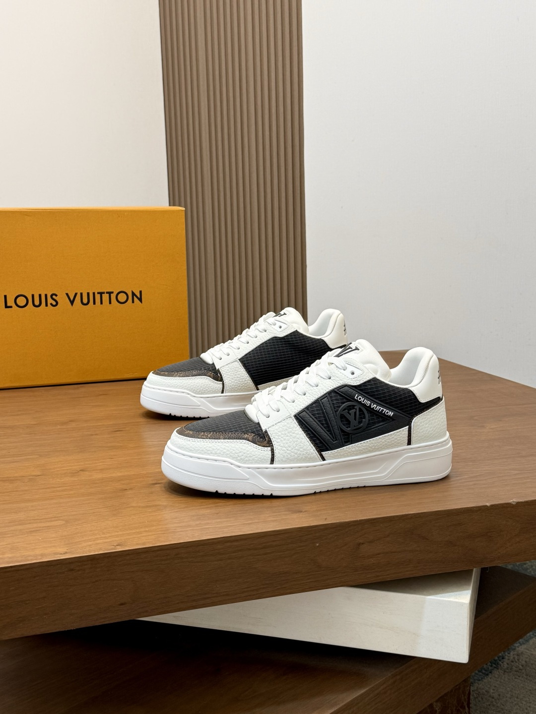 LOUIS VUITTON(ルイ・ヴィトン)風 Trainer スニーカー メンズ 新色 レザー×メッシュ ヴァージル・アブロー コラボ風 - 画像 (3)
